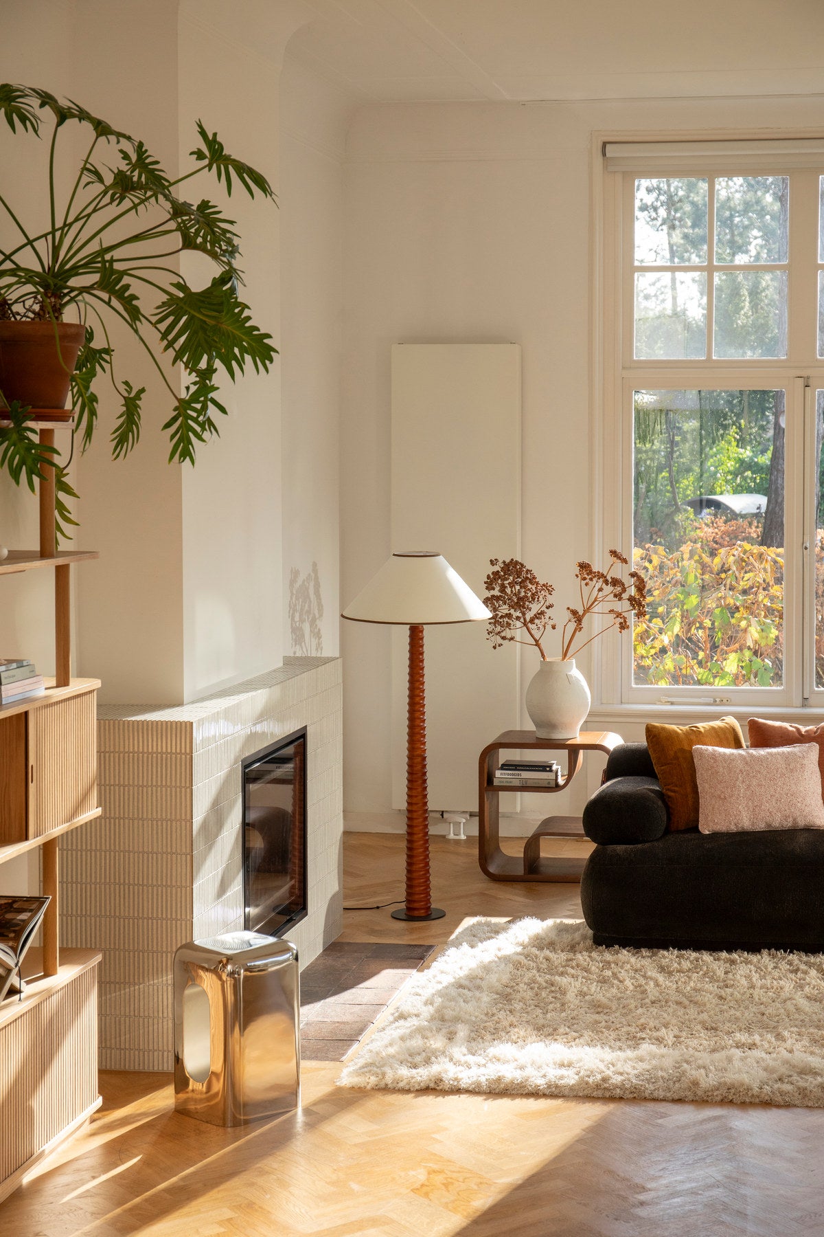 Hocker Creek in Silber präsentiert im Onlineshop von KAQTU Design AG. Hocker ist von Zuiver