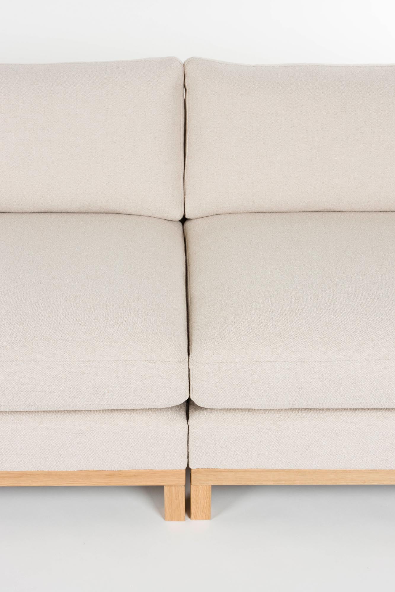 Sofa Blossom 3-Seater in Sand präsentiert im Onlineshop von KAQTU Design AG. 3er Sofa ist von Zuiver