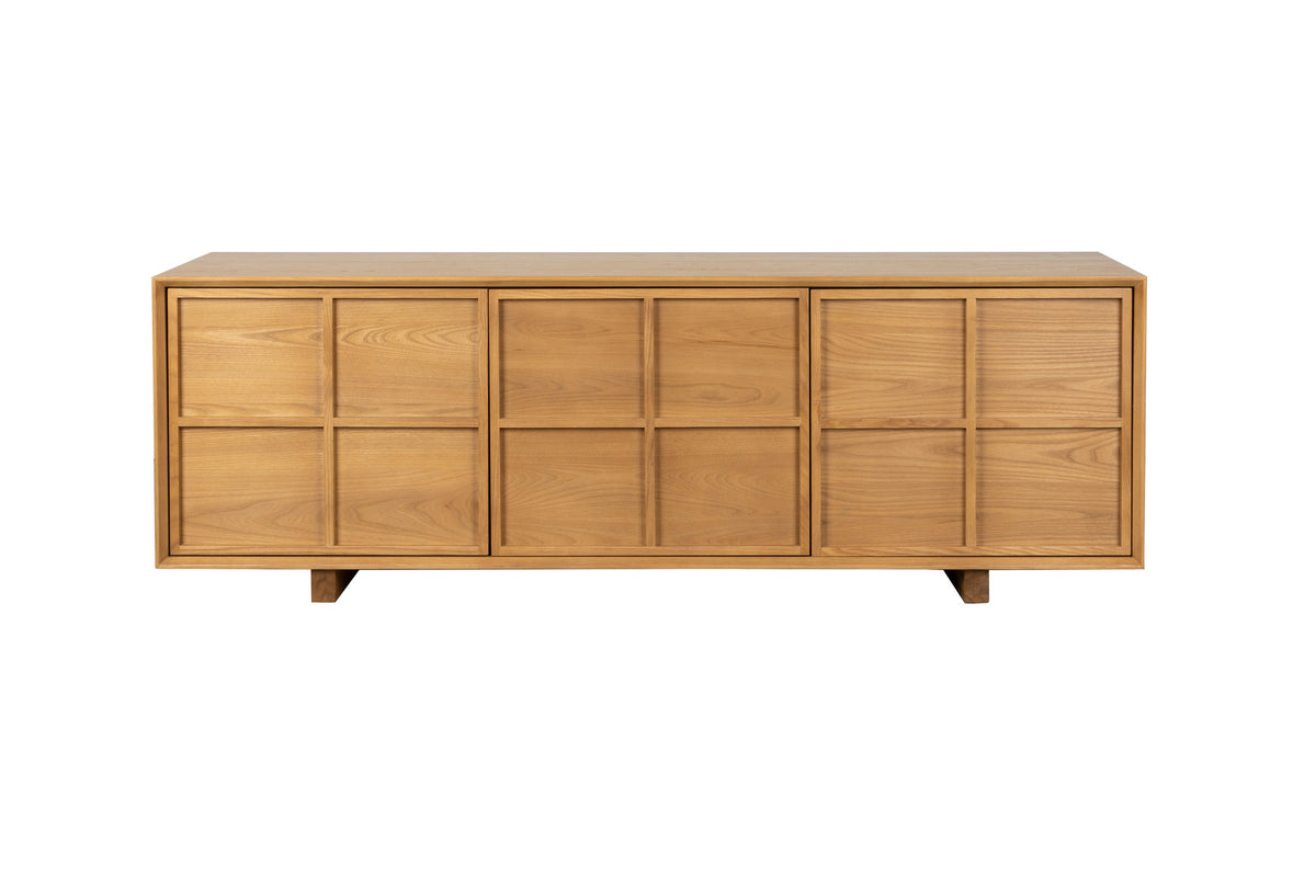 Sideboard Raster Low in Natur aus Eschenholz mit rautenförmigem Lattenmuster auf geraden Füssen