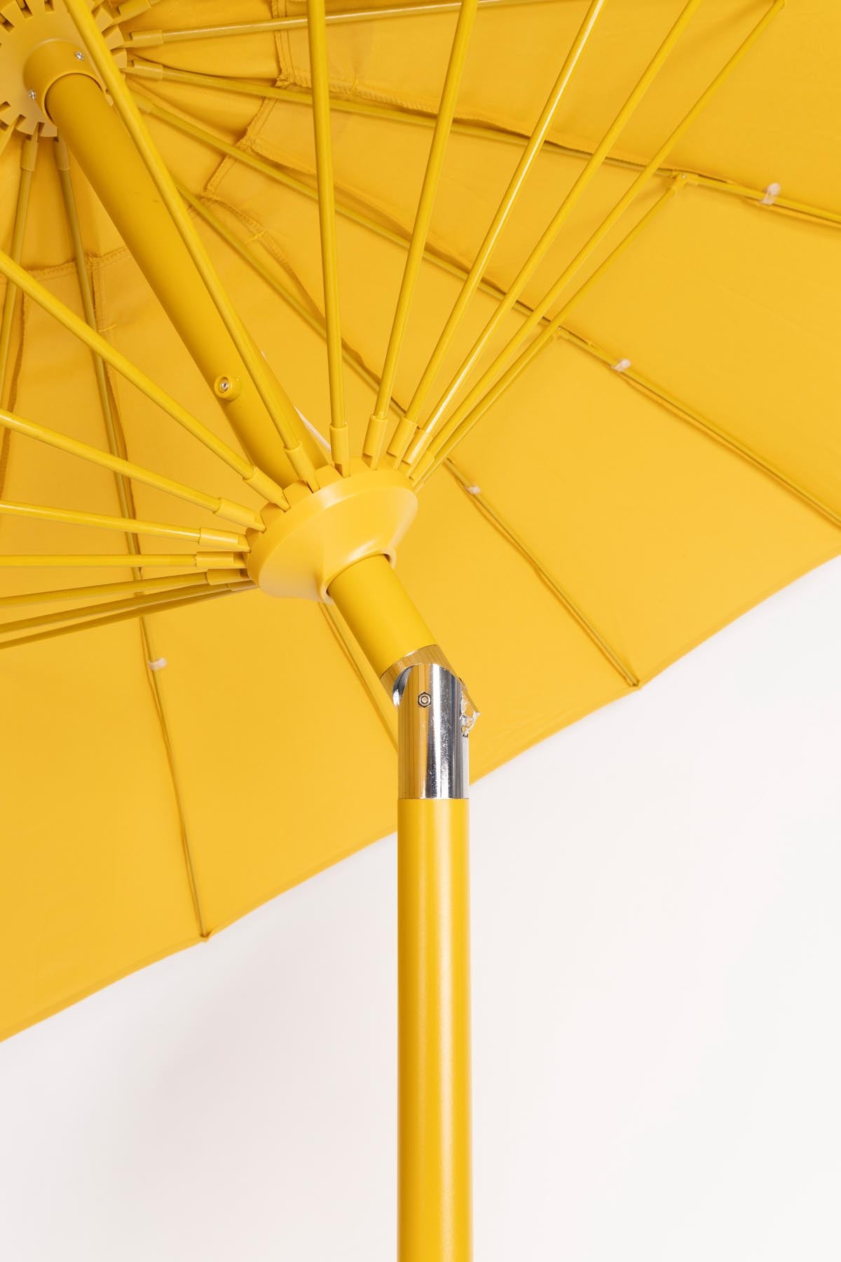 Sunbrella Sunshine in Gelb präsentiert im Onlineshop von KAQTU Design AG. Sonnenschirm ist von Zuiver