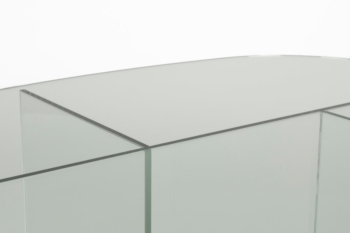 Ovaler Couchtisch Linea aus Glas mit gekreuzten Paneelen als Tischbasis, Zuiver