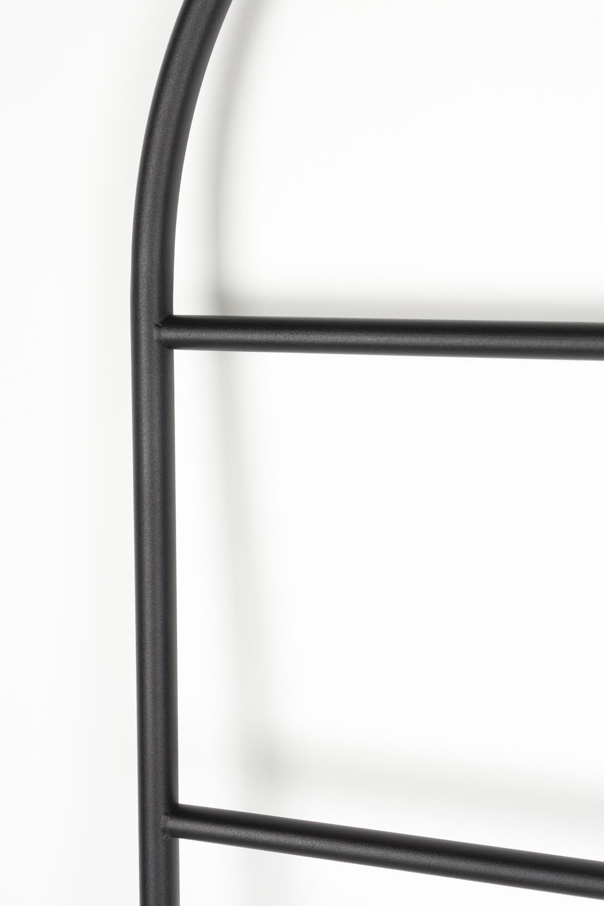 Leiter Tess in Schwarz präsentiert im Onlineshop von KAQTU Design AG. Kleiderständer ist von Zuiver