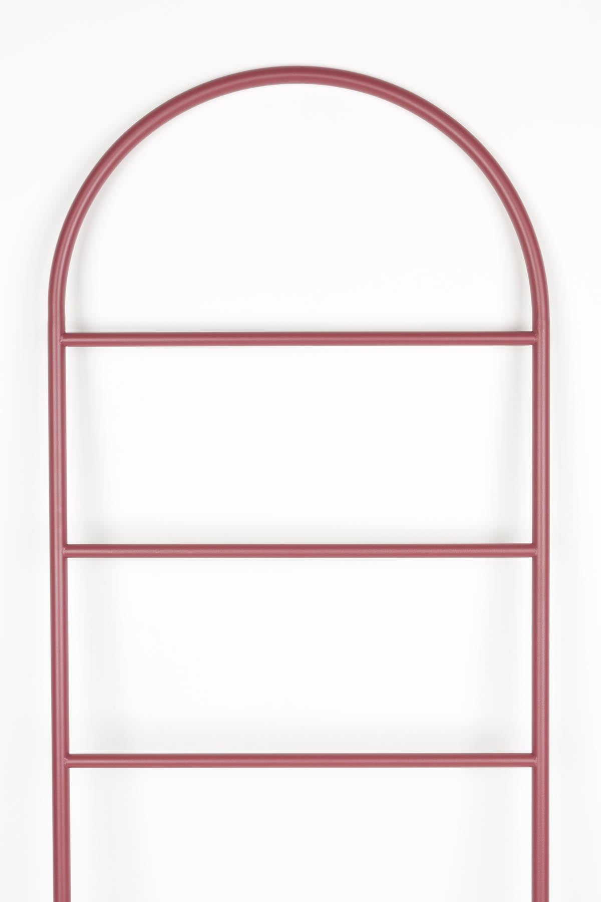Leiter Tess in Marsala präsentiert im Onlineshop von KAQTU Design AG. Kleiderständer ist von Zuiver