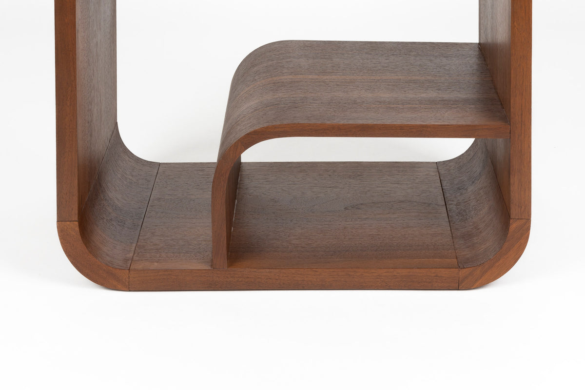 Seven Regal in Braun präsentiert im Onlineshop von KAQTU Design AG. Cabinet ist von Zuiver