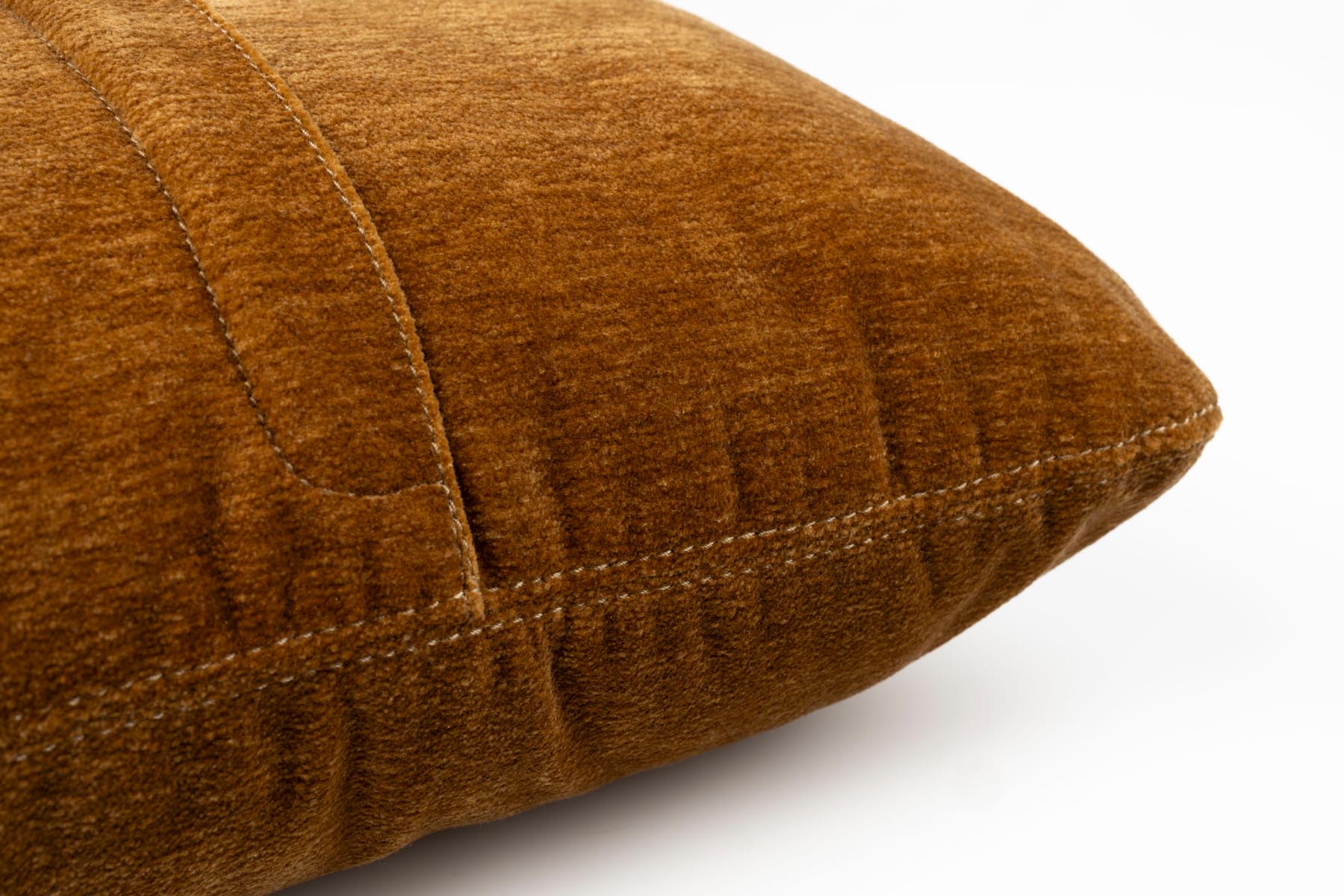 Kissen Nube in Gelb präsentiert im Onlineshop von KAQTU Design AG. Deko Kissen ist von Zuiver