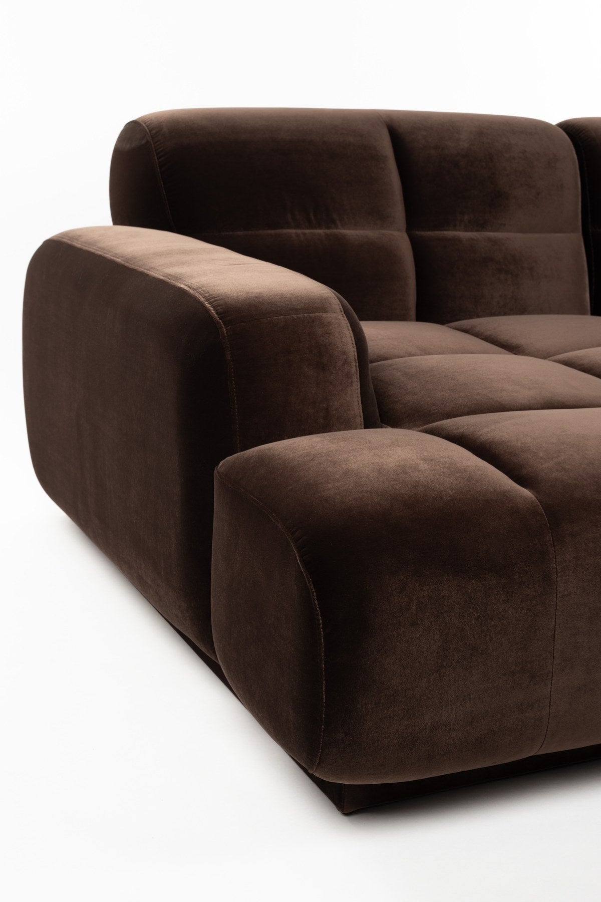 Braunes Ecksofa links Hazel von Zuiver mit Chaiselongue, Polyesterbezug und weicher Polsterung im modernen Design