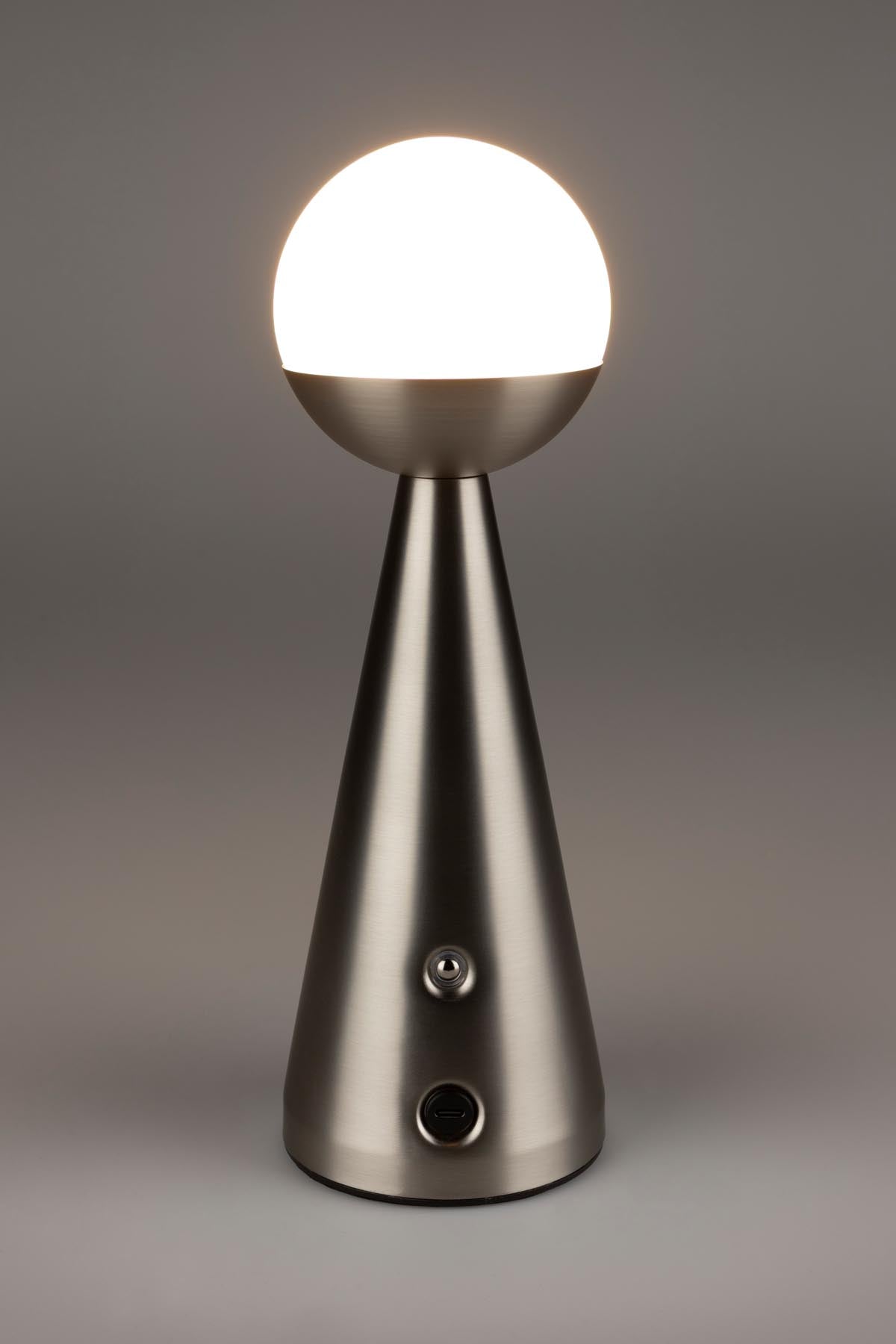 Tischlampe Bello in Silber präsentiert im Onlineshop von KAQTU Design AG. Tischleuchte ist von Zuiver