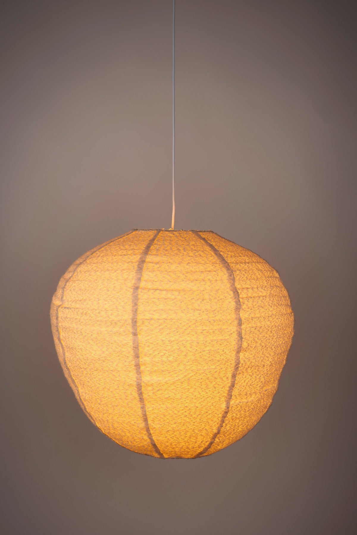 Pendelleuchte Cocoon in Creme präsentiert im Onlineshop von KAQTU Design AG. Pendelleuchte ist von Zuiver