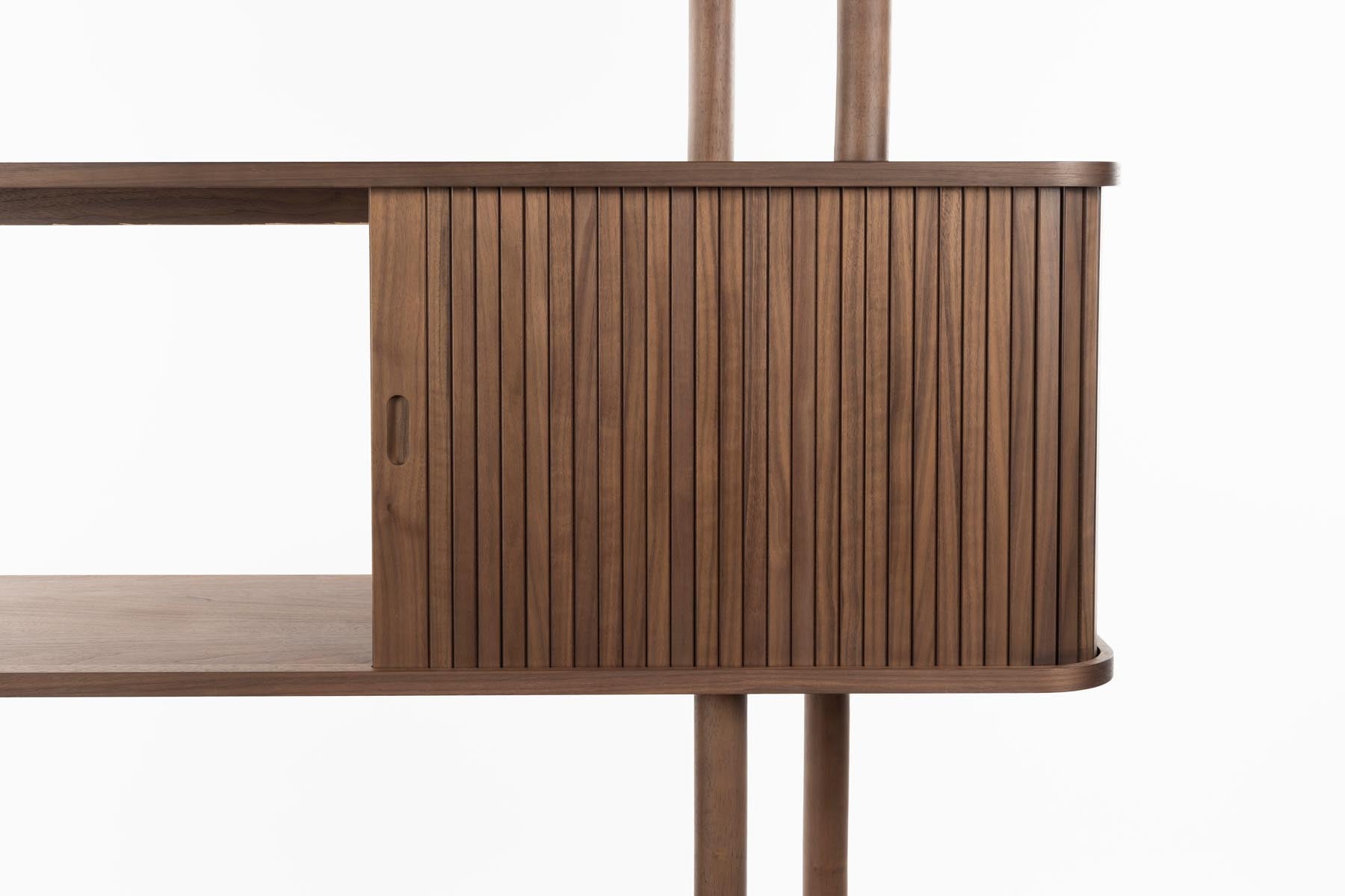 Bücherregal Barbier in Braun präsentiert im Onlineshop von KAQTU Design AG. Cabinet ist von Zuiver