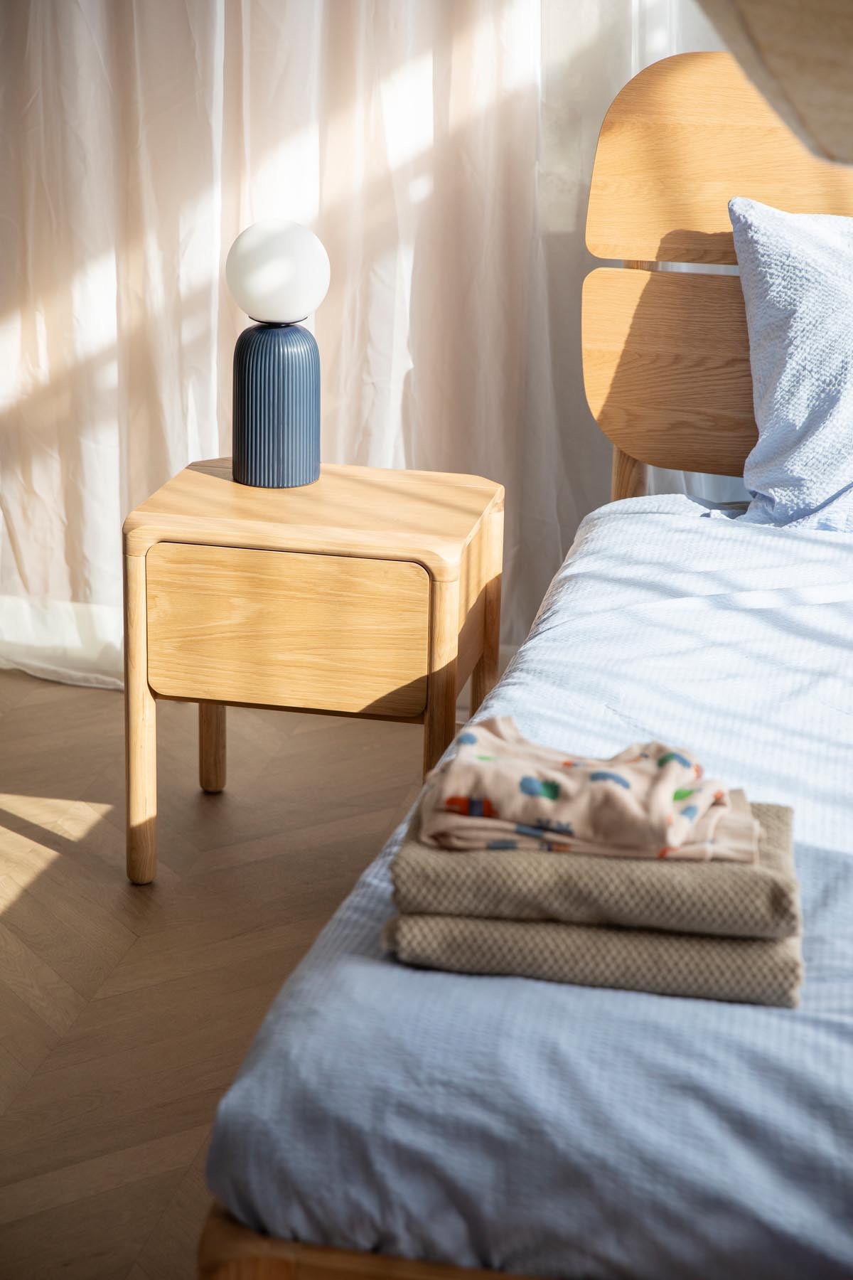 Beistelltisch / Nachttisch Storm in Natürlich präsentiert im Onlineshop von KAQTU Design AG. Beistelltisch ist von Zuiver