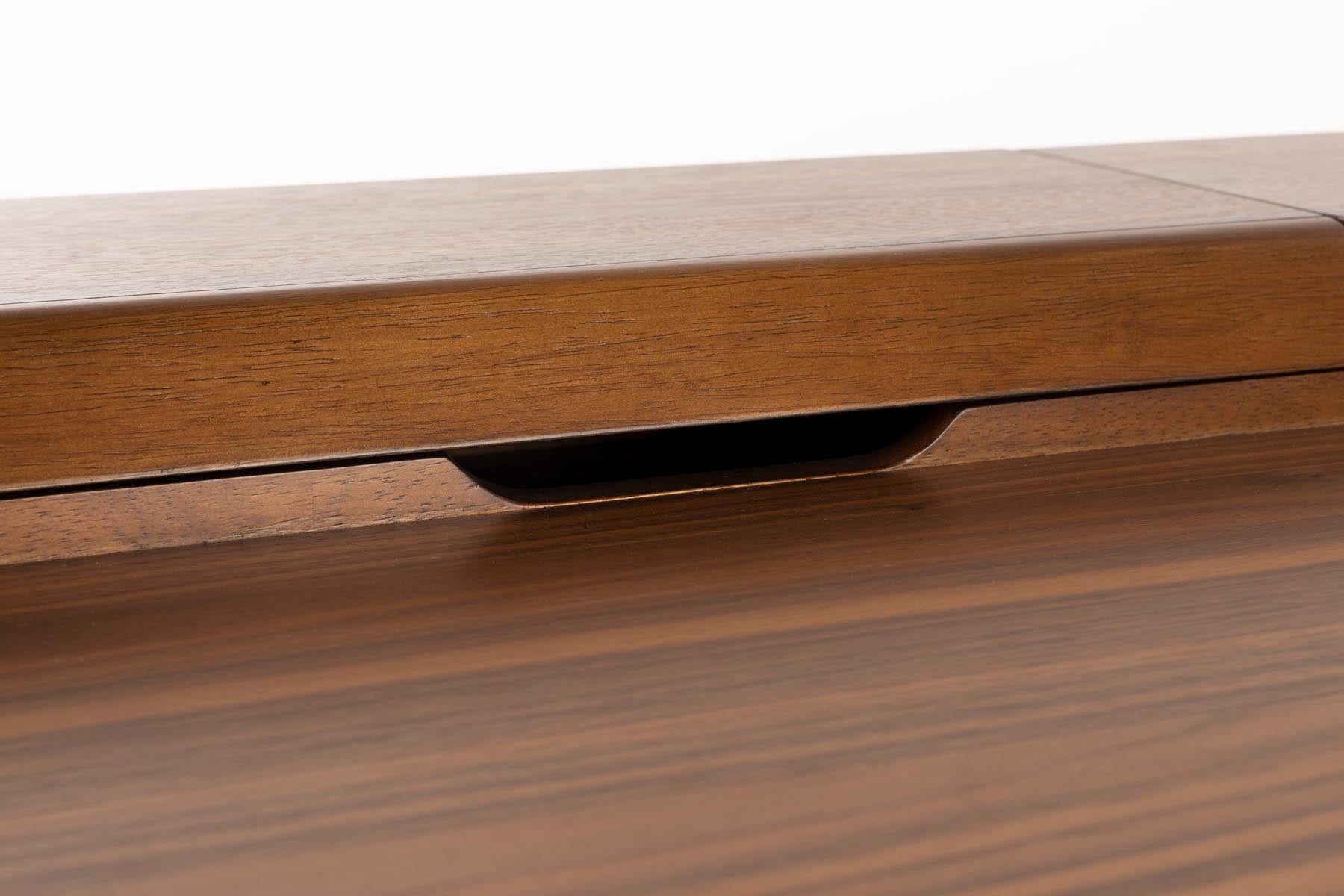 Schreibtisch Kaat in Braun präsentiert im Onlineshop von KAQTU Design AG. Schreibtisch ist von Zuiver