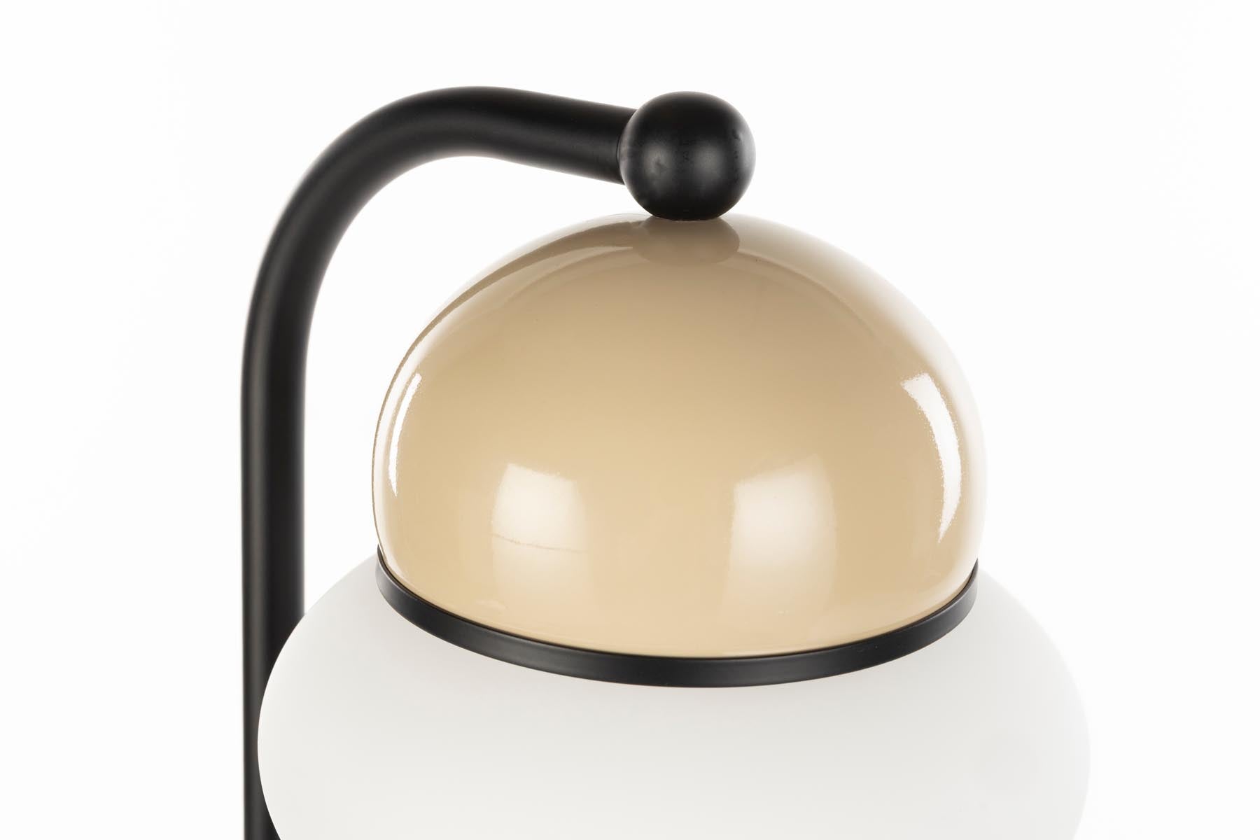 Stehlampe Bumble in Beige präsentiert im Onlineshop von KAQTU Design AG. Stehleuchte ist von Zuiver