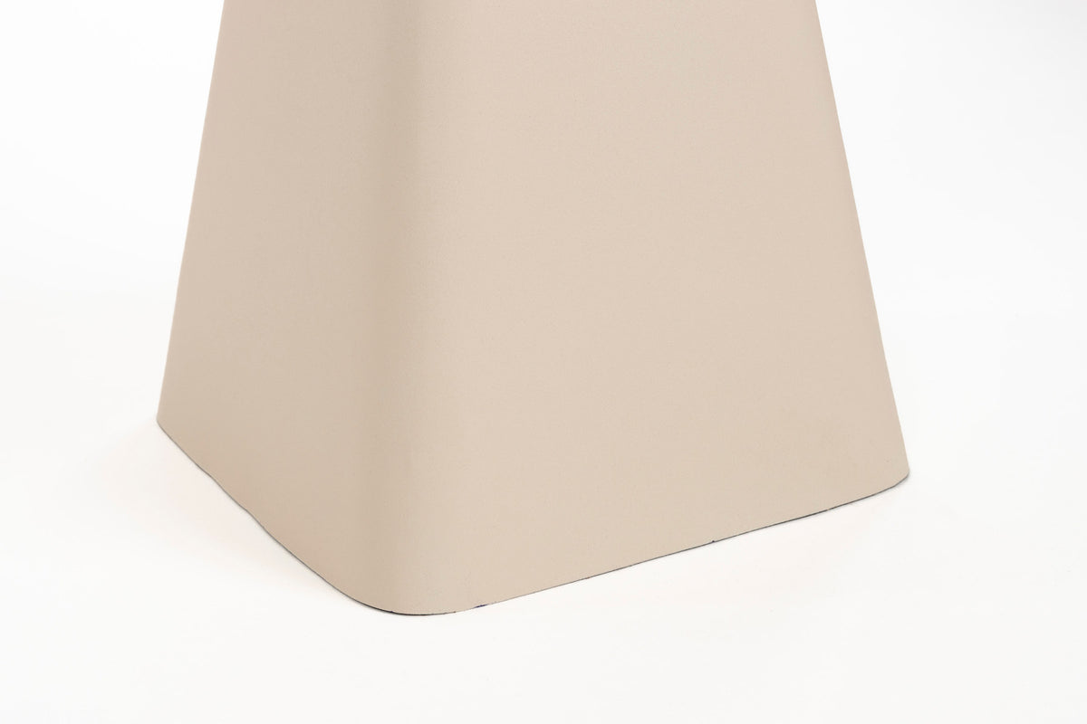 Stuhl Earth in beige präsentiert im Onlineshop von KAQTU Design AG. Hocker ist von Zuiver