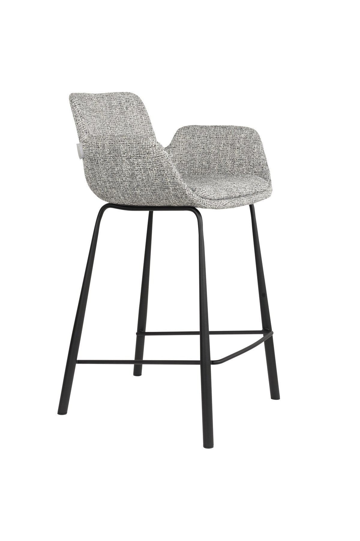 Barhocker Brit von Zuiver mit gepolstertem Sitz und Rückenlehne aus Polyester, schwarzes Gestell, erhältlich in Grau, Rot oder Beige.