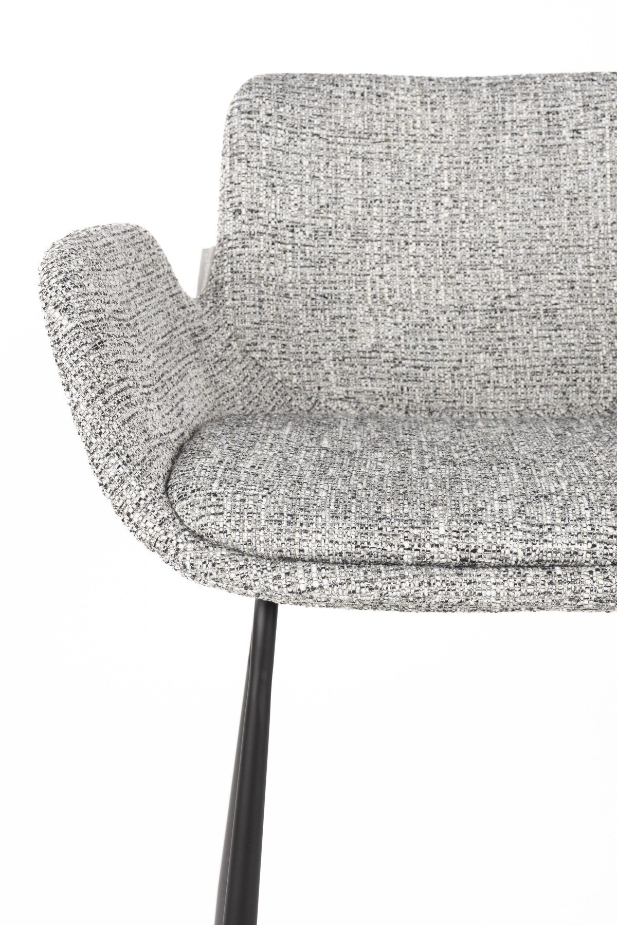 Barhocker Brit von Zuiver mit gepolstertem Sitz und Rückenlehne aus Polyester, schwarzes Gestell, erhältlich in Grau, Rot oder Beige.
