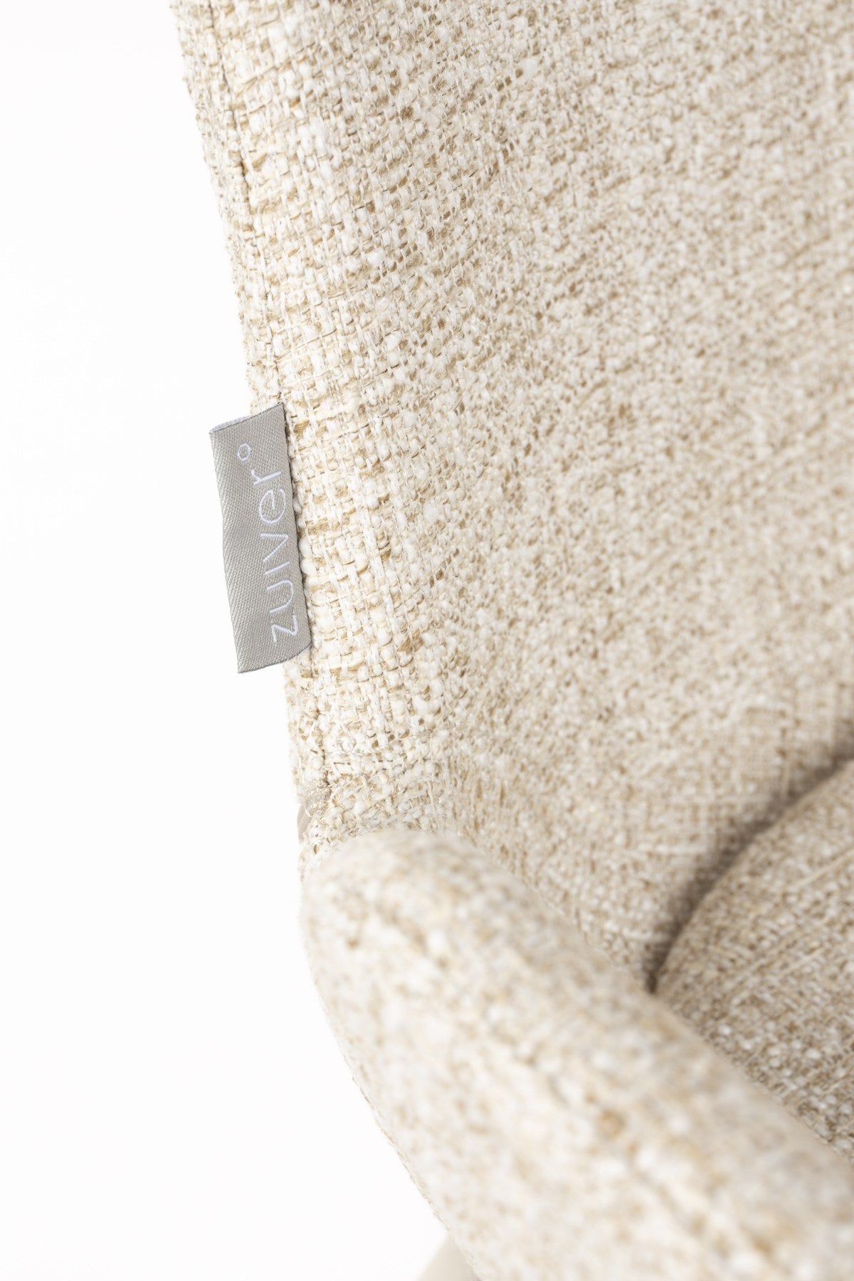 Barhocker Brit von Zuiver mit gepolstertem Sitz und Rückenlehne aus Polyester, schwarzes Gestell, erhältlich in Grau, Rot oder Beige.
