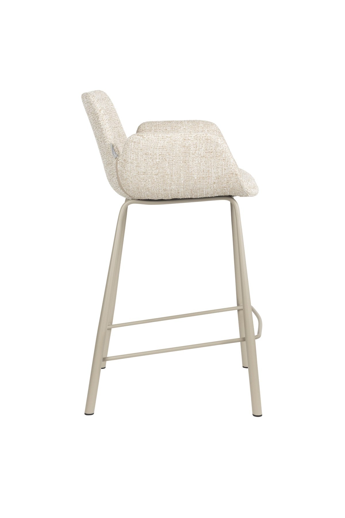 Barhocker Brit von Zuiver mit gepolstertem Sitz und Rückenlehne aus Polyester, schwarzes Gestell, erhältlich in Grau, Rot oder Beige.