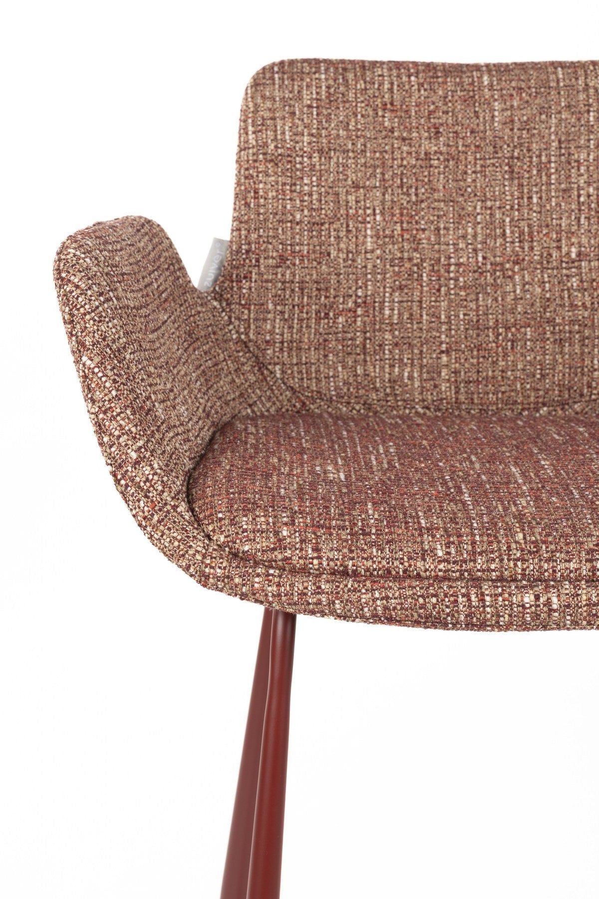 Barhocker Brit von Zuiver mit gepolstertem Sitz und Rückenlehne aus Polyester, schwarzes Gestell, erhältlich in Grau, Rot oder Beige.