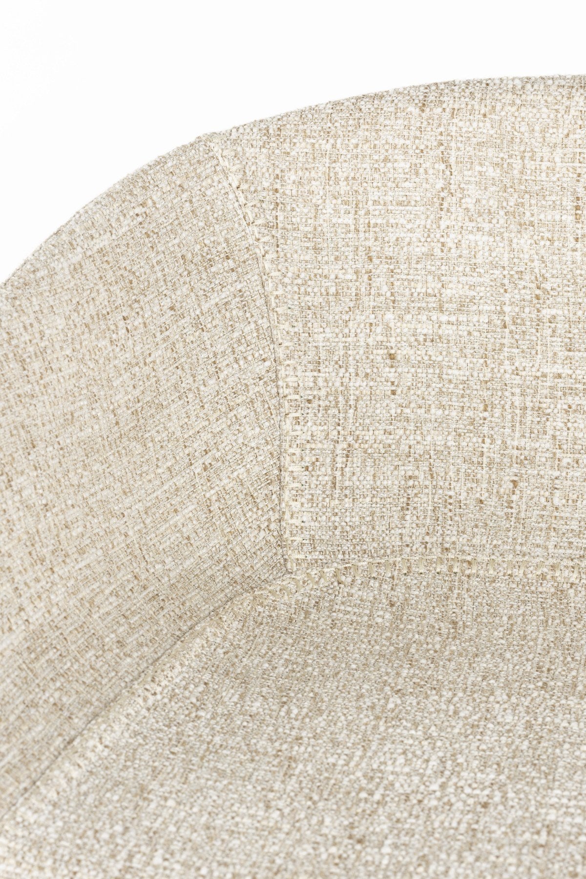 Barhocker Feston von Zuiver in Beige, gepolsterte Sitzfläche aus Eukalyptusholz mit Stahlrahmen an den Seiten, Rückenlehne aus Polyester.