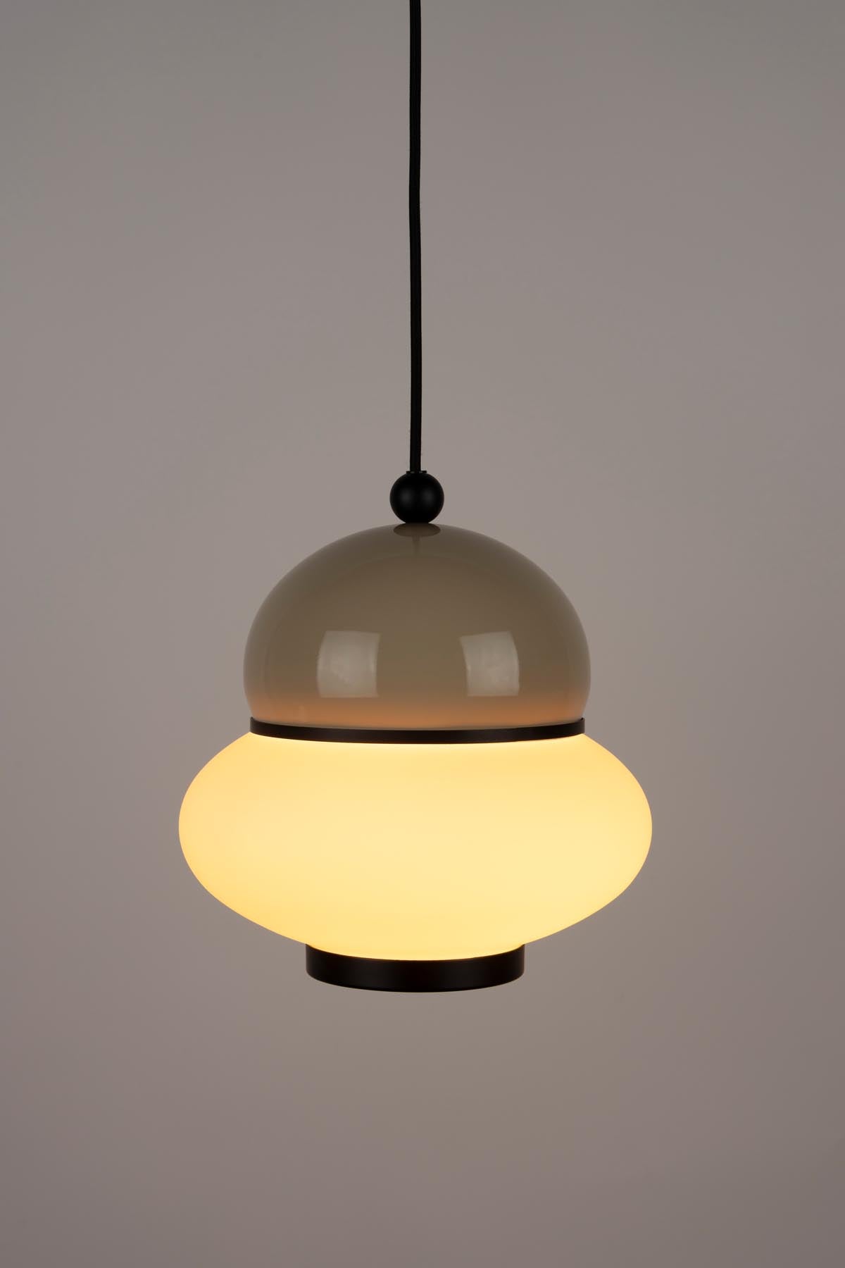 Pendelleuchte Bumble in Beige präsentiert im Onlineshop von KAQTU Design AG. Pendelleuchte ist von Zuiver