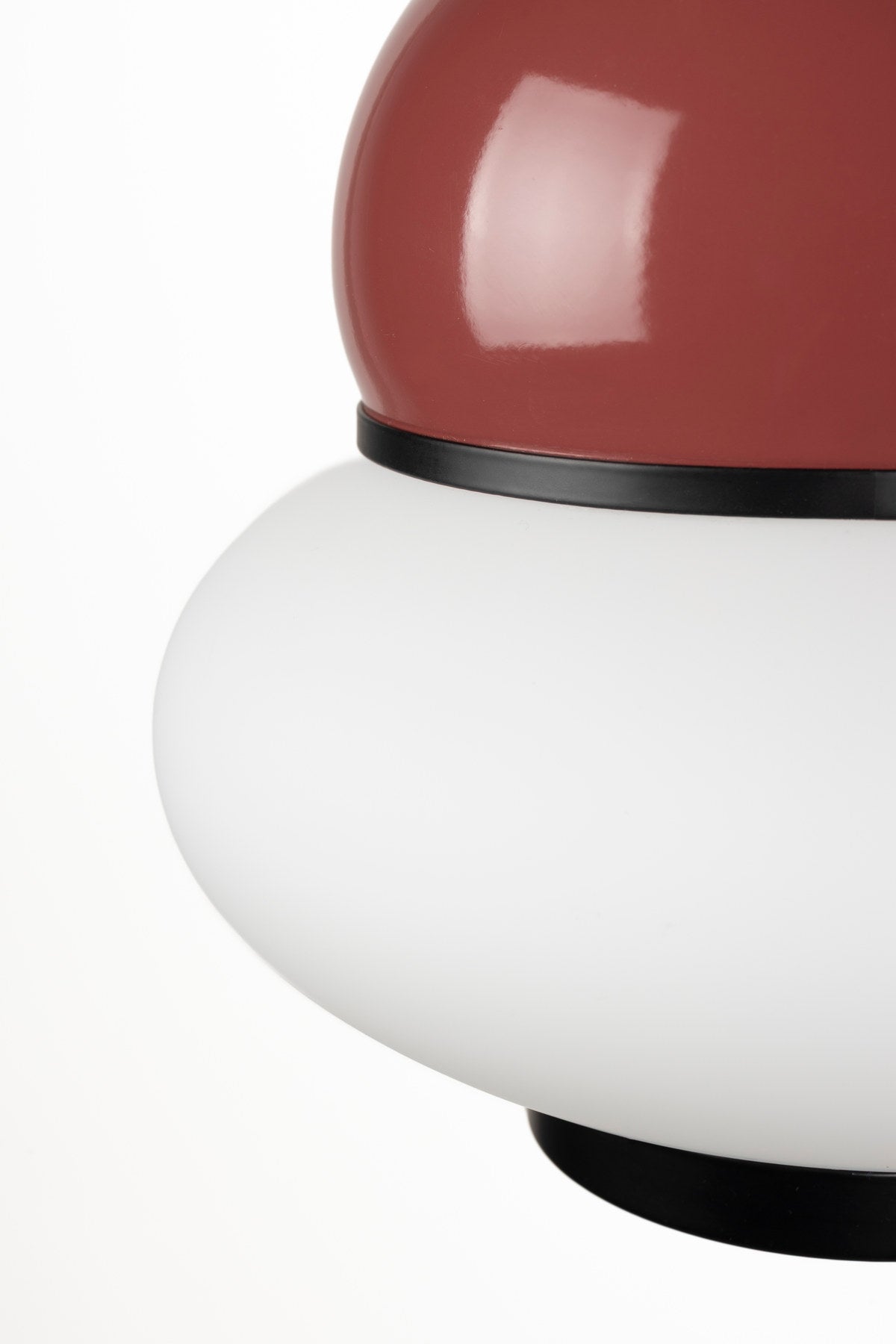 Pendelleuchte Bumble in Rot präsentiert im Onlineshop von KAQTU Design AG. Pendelleuchte ist von Zuiver