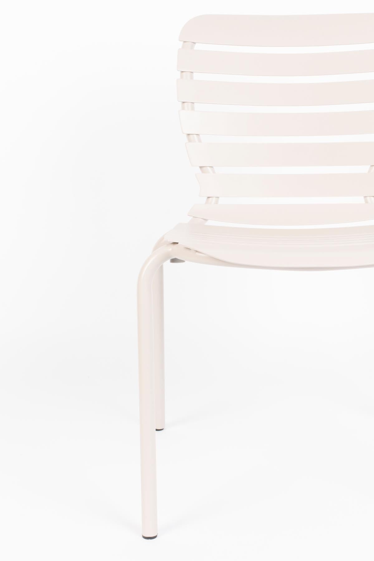 Gartentisch Vondel 168.5 + 4 Stühle Vondel weiss in Weiss präsentiert im Onlineshop von KAQTU Design AG. Gartentischset ist von Zuiver