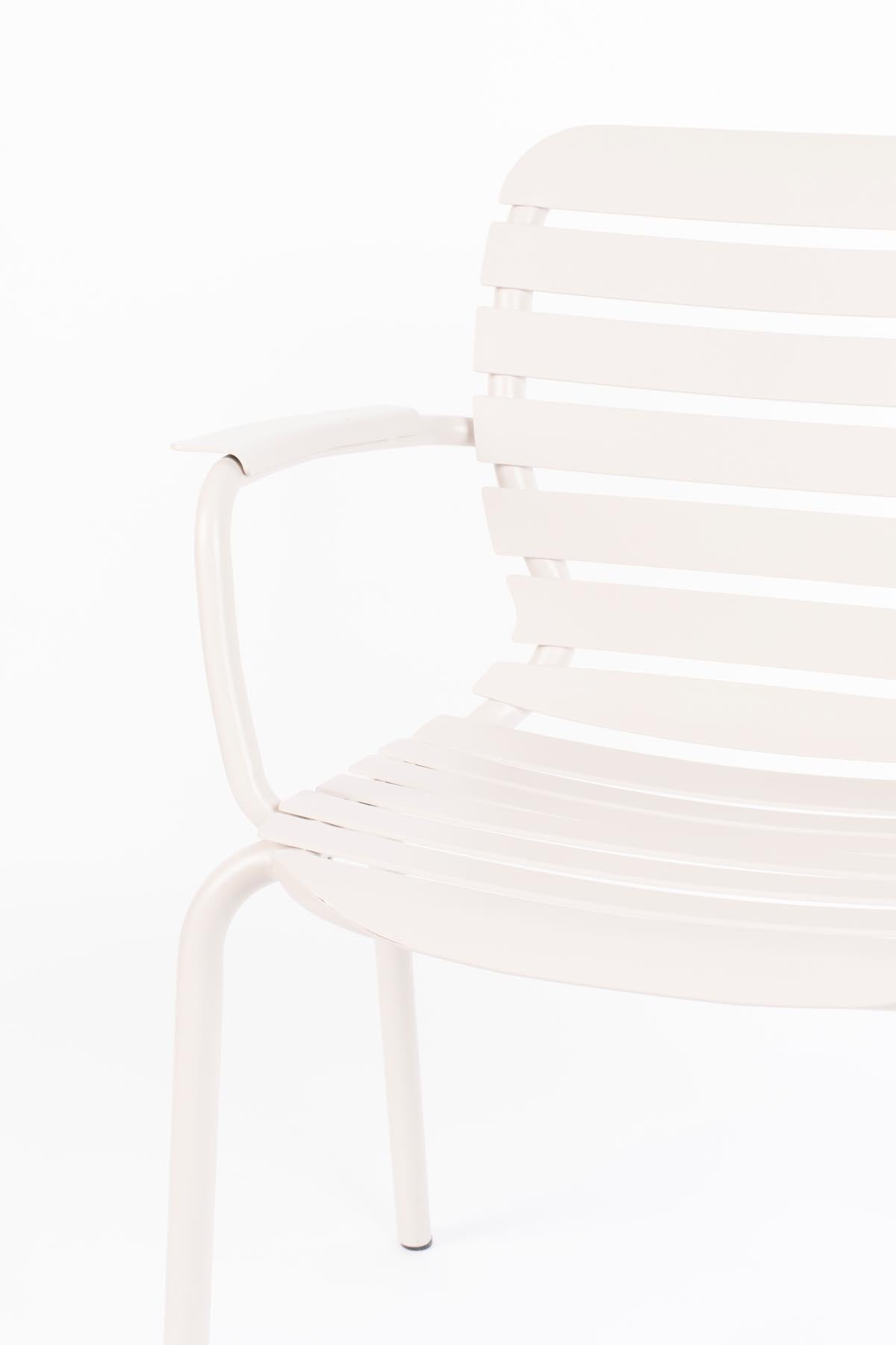 Gartentisch Vondel 168.5 + 4 Armlehnstühle Vondel weiss in Weiss präsentiert im Onlineshop von KAQTU Design AG. Gartentischset ist von Zuiver