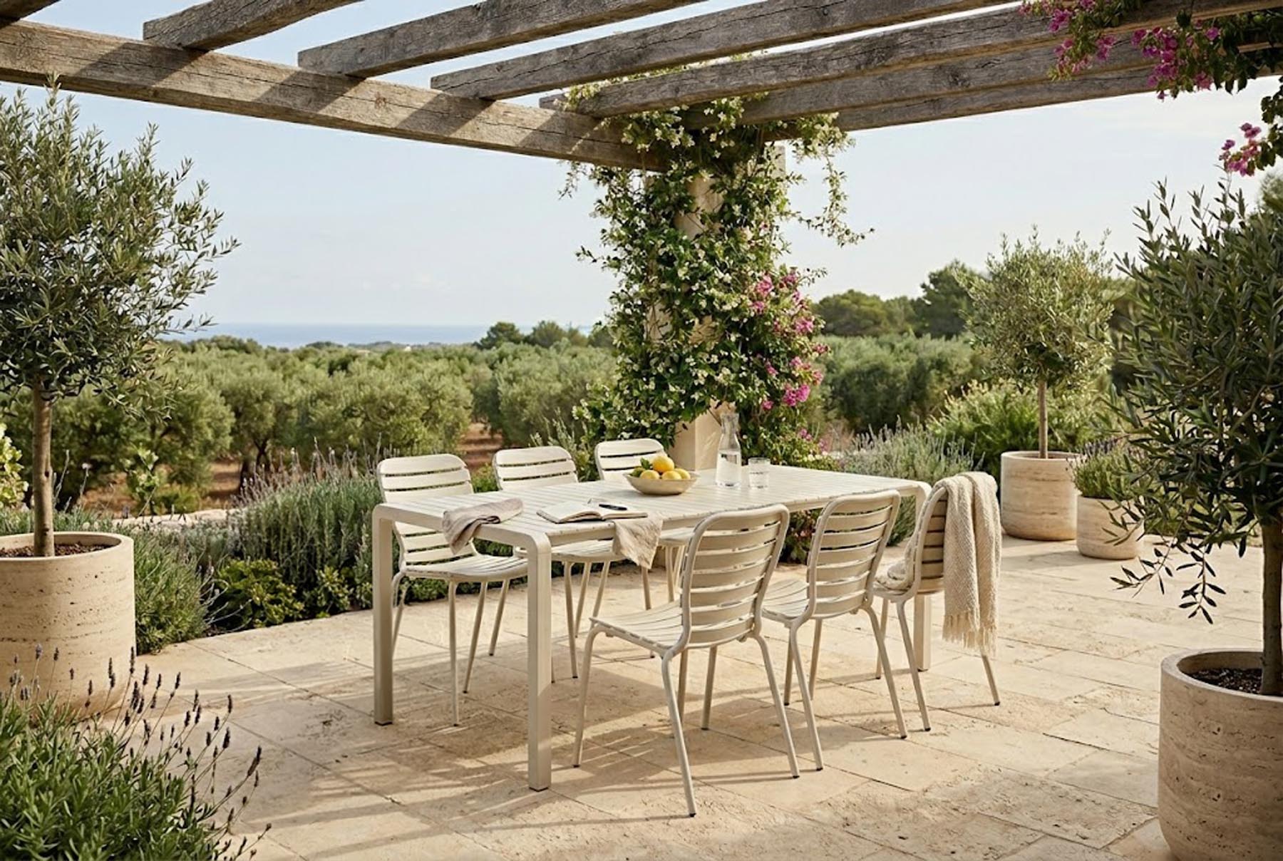 Gartentisch Vondel 214 + 6 Stühle Vondel weiss in Weiss präsentiert im Onlineshop von KAQTU Design AG. Gartentischset ist von Zuiver