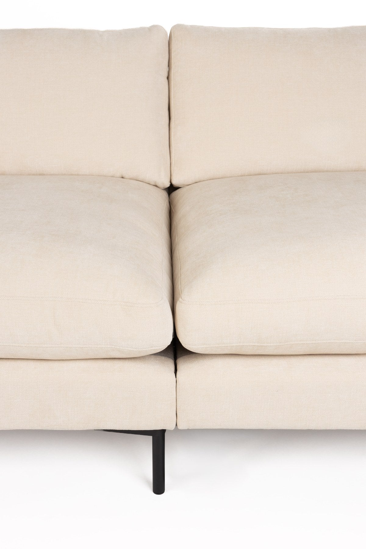 Beiges 5er Sofa Summer von Zuiver mit Sitzbezug aus Acetat und Polyester, PU-Schaum-Füllung und niedrigen Armlehnen für den Wohnbereich.