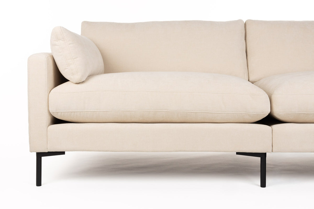 Beiges 5er Sofa Summer von Zuiver mit Sitzbezug aus Acetat und Polyester, PU-Schaum-Füllung und niedrigen Armlehnen für den Wohnbereich.