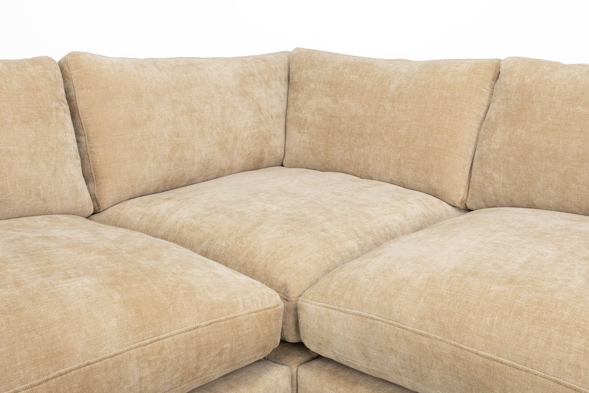 Beige gepolstertes 5-Sitzer Sofa Summer von Zuiver mit Bezug aus Acetat und Polyester, PU-Schaum-Polsterung, niedrige moderne Form.