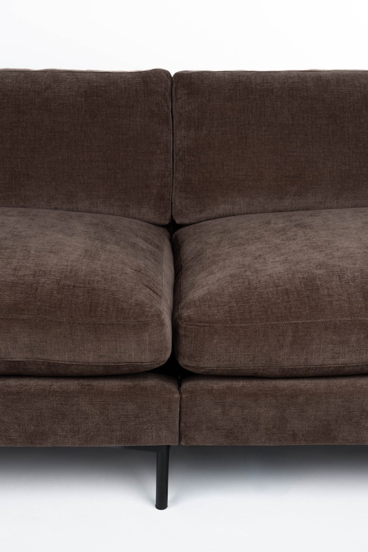 Zuiver Sofa Summer 7-Seater in Dunkelbraun, gepolstert mit Acetat und Polyester, PU-Schaum-Polsterung, grosses 5er Sofa im Wohnraum.