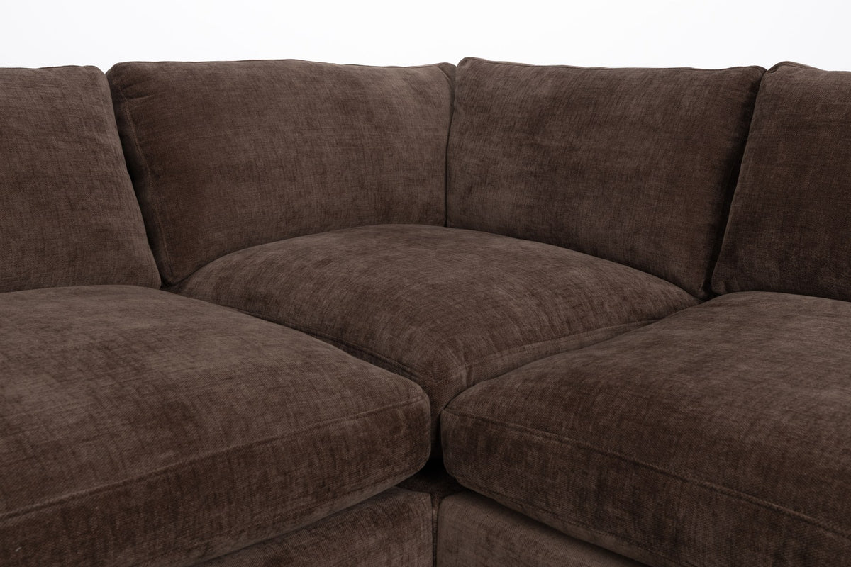 Zuiver Sofa Summer 7-Seater in Dunkelbraun, gepolstert mit Acetat und Polyester, PU-Schaum-Polsterung, grosses 5er Sofa im Wohnraum.