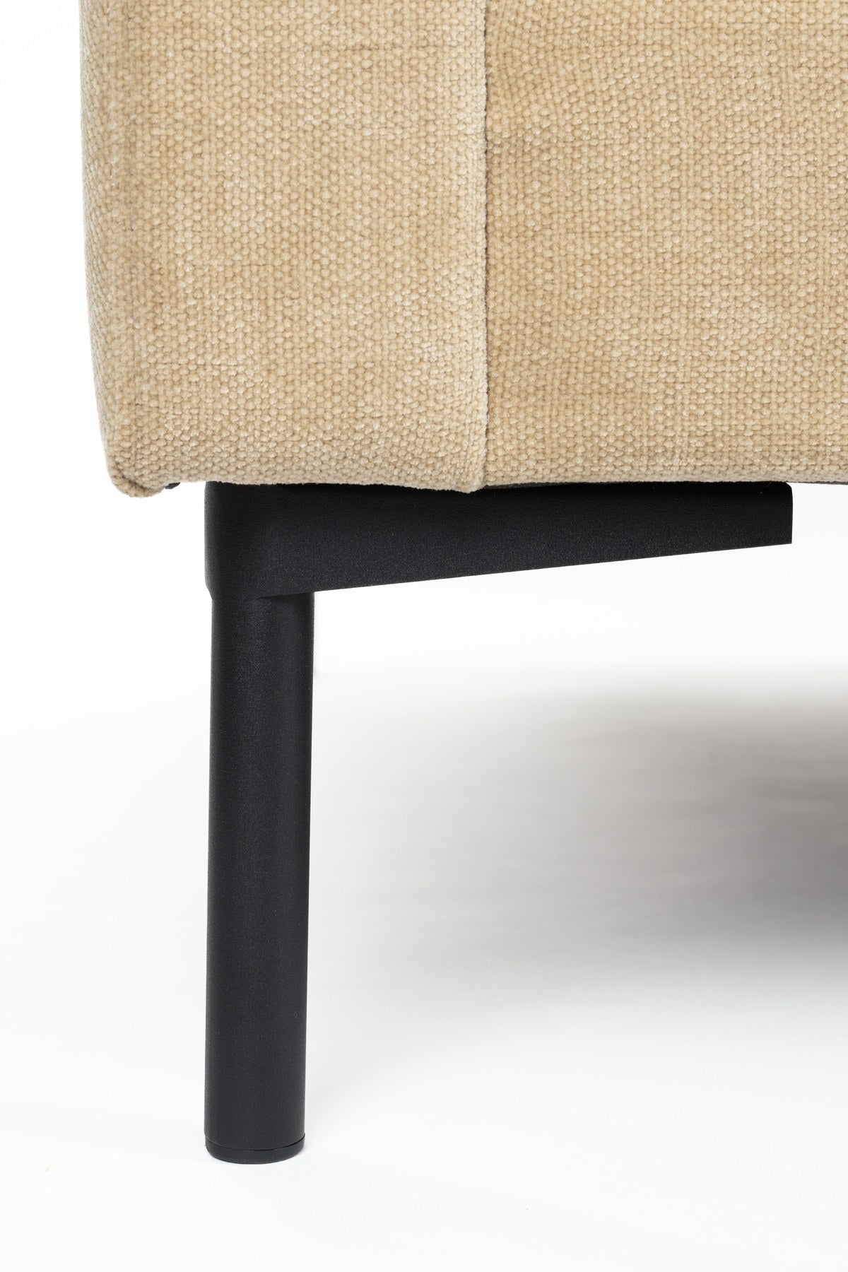 Gepolsterter Hocker Summer Sand von Zuiver in Natur, Sitzfläche aus Acetat und Polyester mit PU-Schaum-Polsterung, für den Innenbereich.