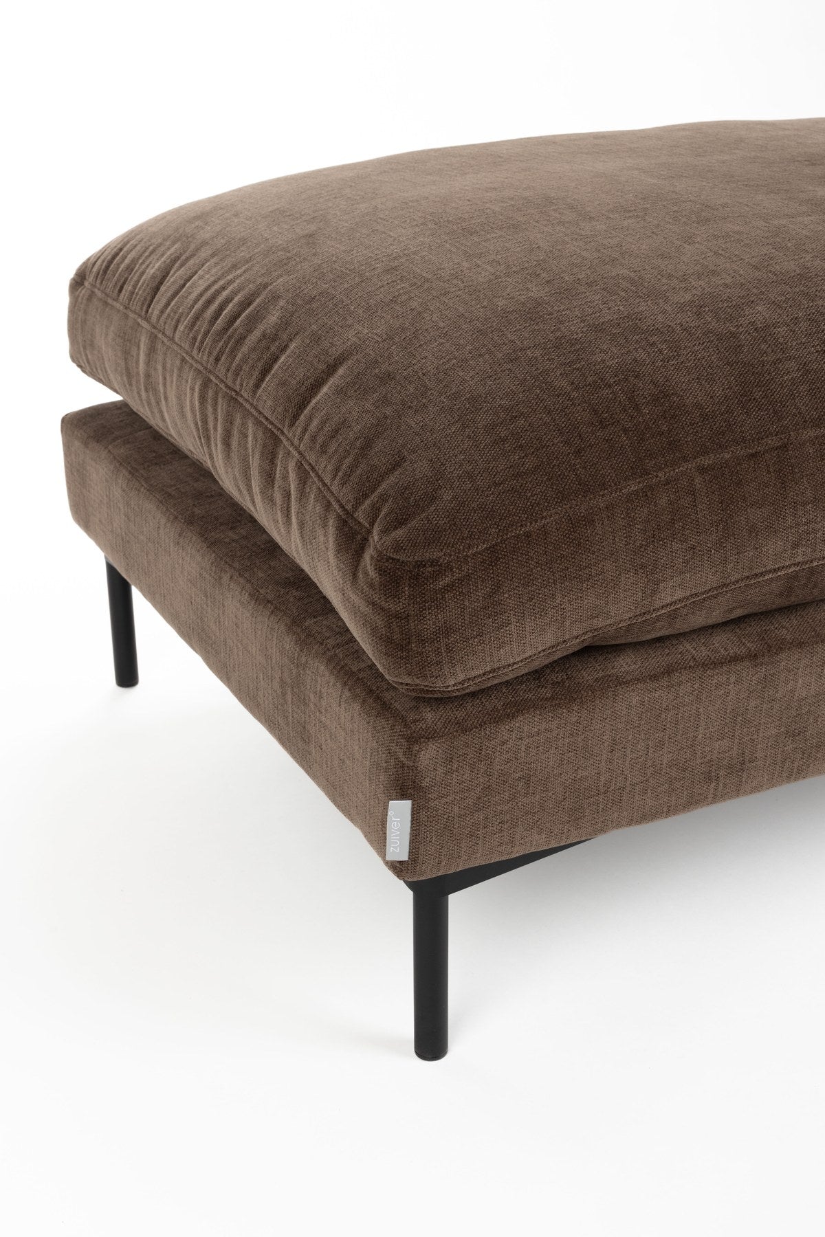 Gepolsterter Hocker Summer in Dunkelbraun mit Sitzfläche aus Acetat und Polyester, PU-Schaum-Polsterung, kompakte Form ohne Armlehnen.