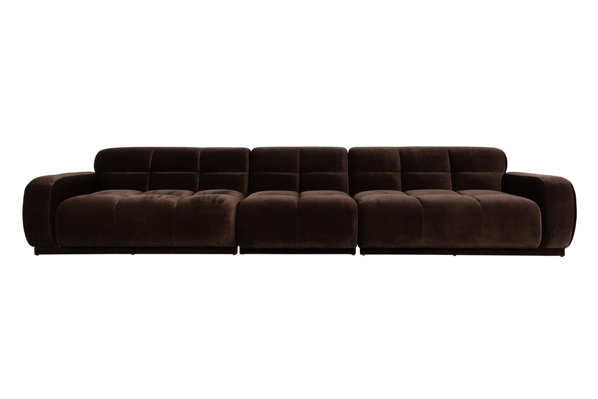 Braunes 5er Sofa Hazel von Zuiver mit Polyesterbezug, Schaumstofffüllung und Rahmen aus Gummibaumholz, weiche Rundungen und breite Sitzfläche.