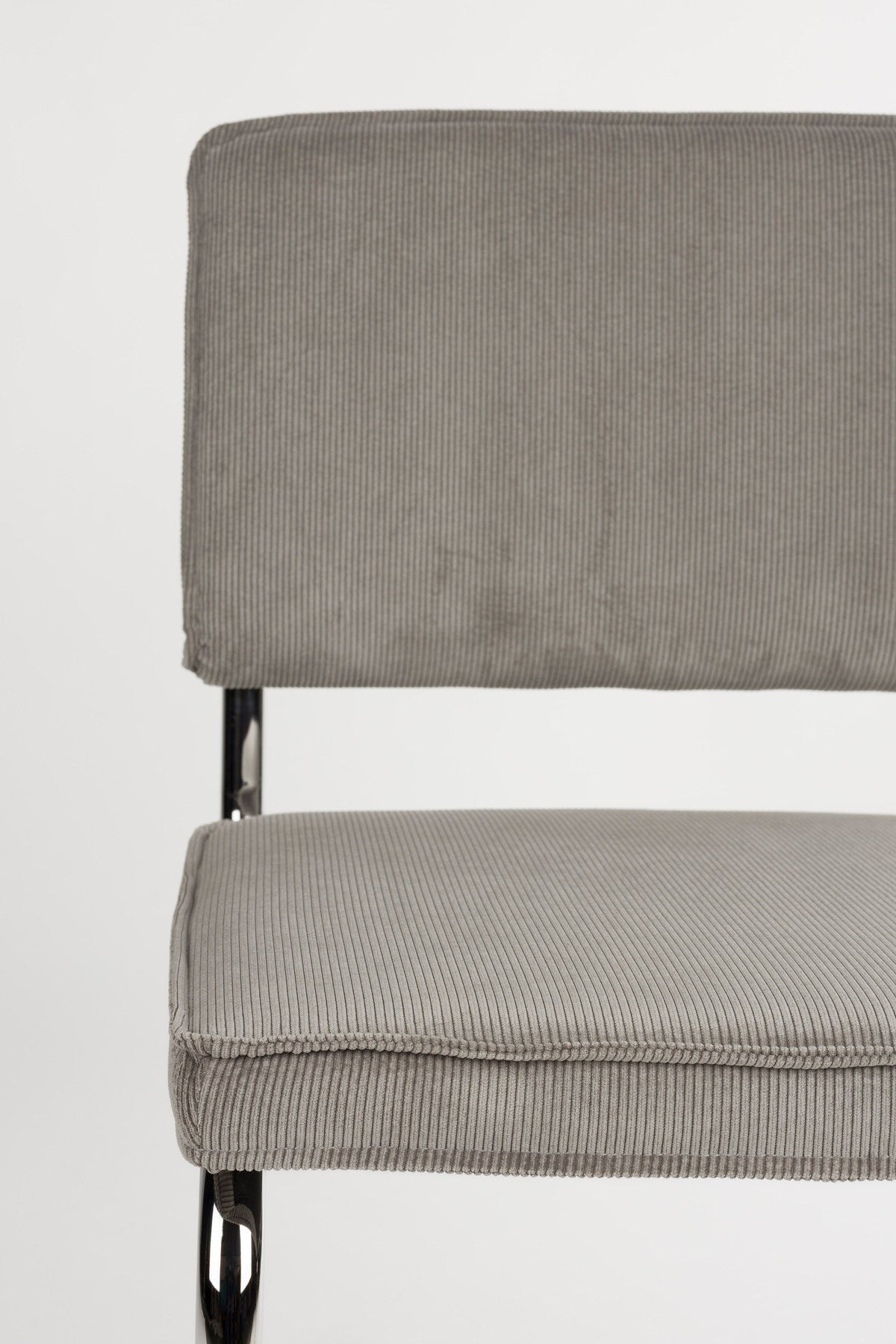 Stuhl Ridge in Grau präsentiert im Onlineshop von KAQTU Design AG. Stuhl ist von Zuiver