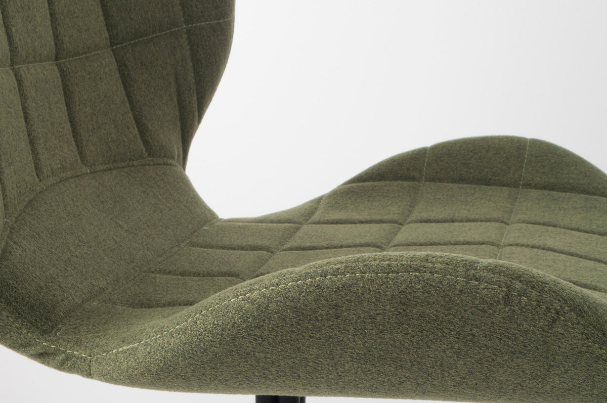 Stuhl Omg in Grün präsentiert im Onlineshop von KAQTU Design AG. Stuhl ist von Zuiver