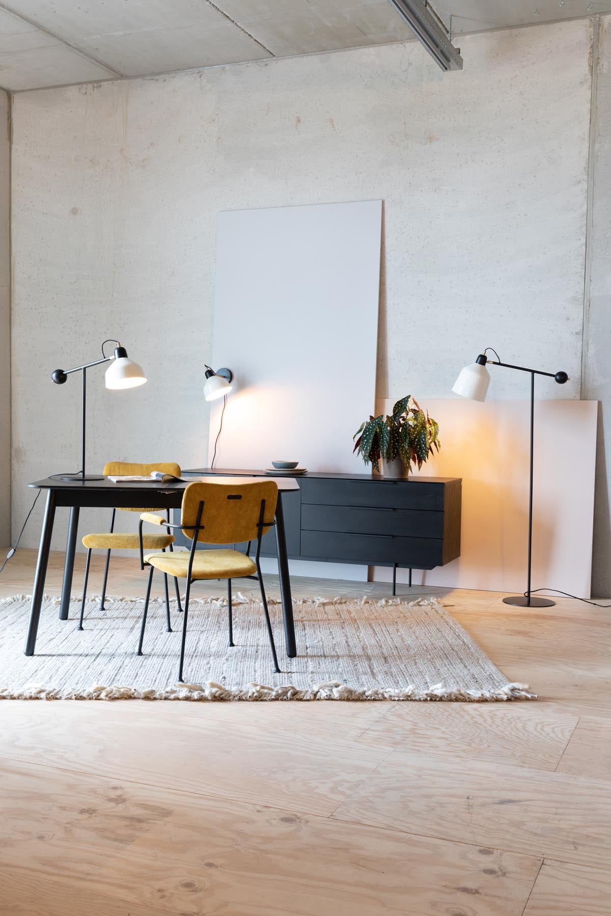 Stuhl Benson in Oker präsentiert im Onlineshop von KAQTU Design AG. Stuhl ist von Zuiver