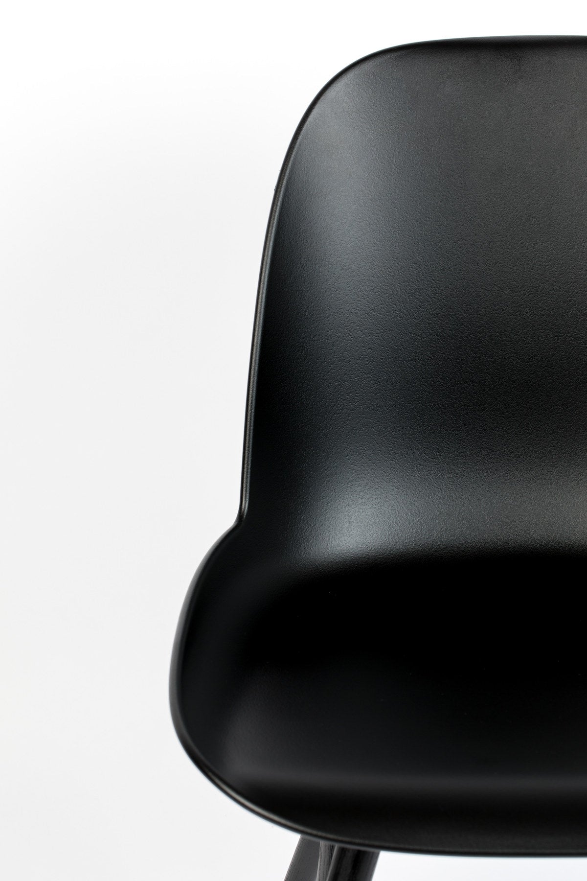 Stuhl Albert Kuip in Schwarz präsentiert im Onlineshop von KAQTU Design AG. Stuhl ist von Zuiver