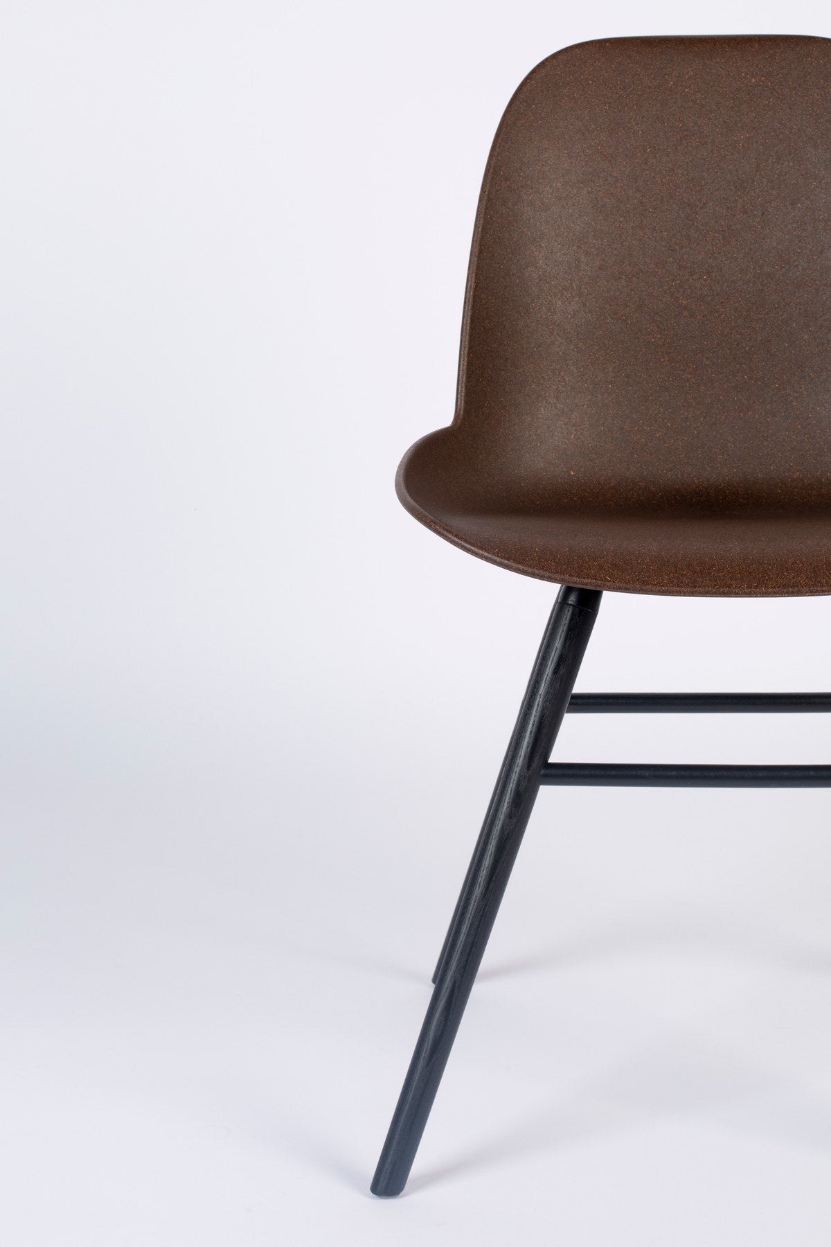 Stuhl Albert Kuip in Braun präsentiert im Onlineshop von KAQTU Design AG. Stuhl ist von Zuiver