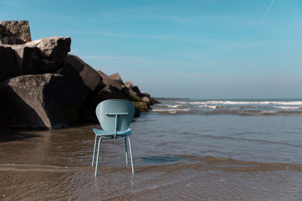 Esszimmerstuhl The Ocean mit Sitzschale aus Ozeanplastik auf Metallbeinen