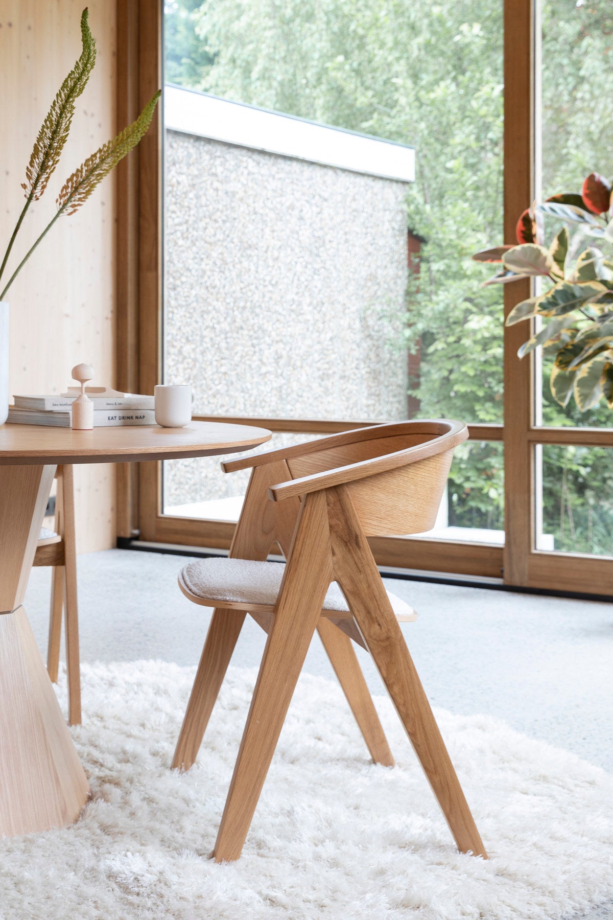 Stuhl Ndsm in Natural präsentiert im Onlineshop von KAQTU Design AG. Schalenstuhl mit Armlehne ist von Zuiver