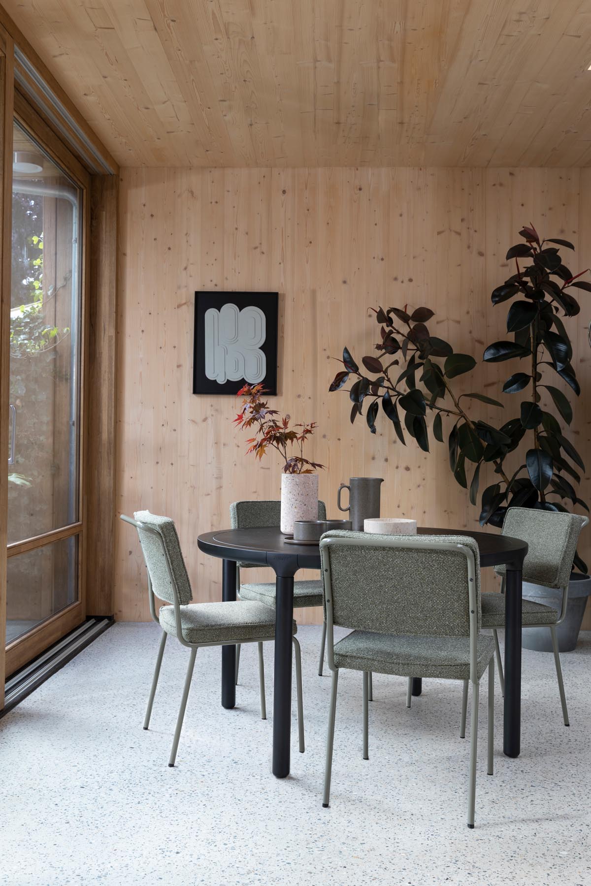 Stuhl Buddy in Olive präsentiert im Onlineshop von KAQTU Design AG. Stuhl ist von Zuiver