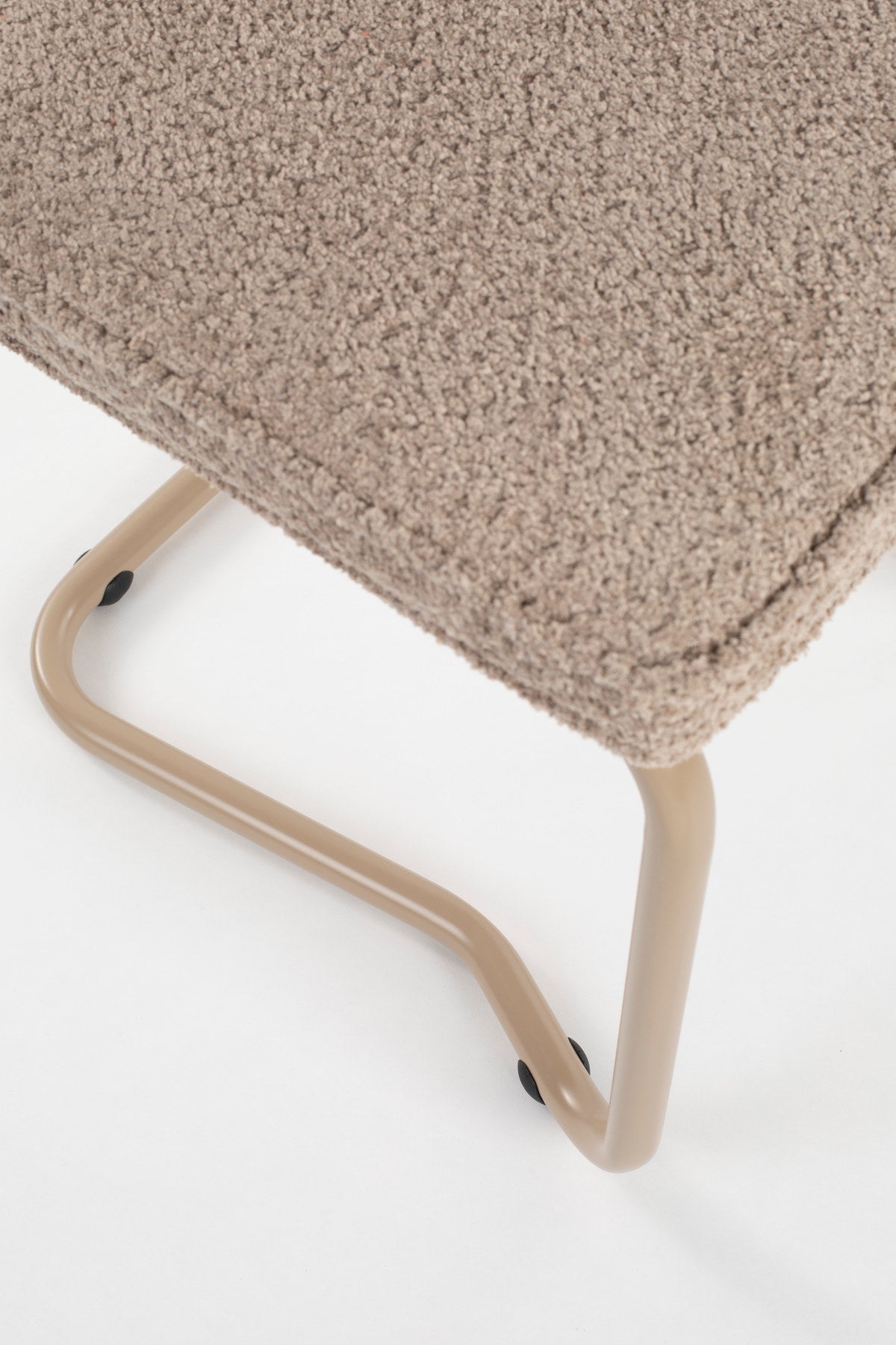 Stuhl Ridge Kink Soft in beige präsentiert im Onlineshop von KAQTU Design AG. Stuhl ist von Zuiver