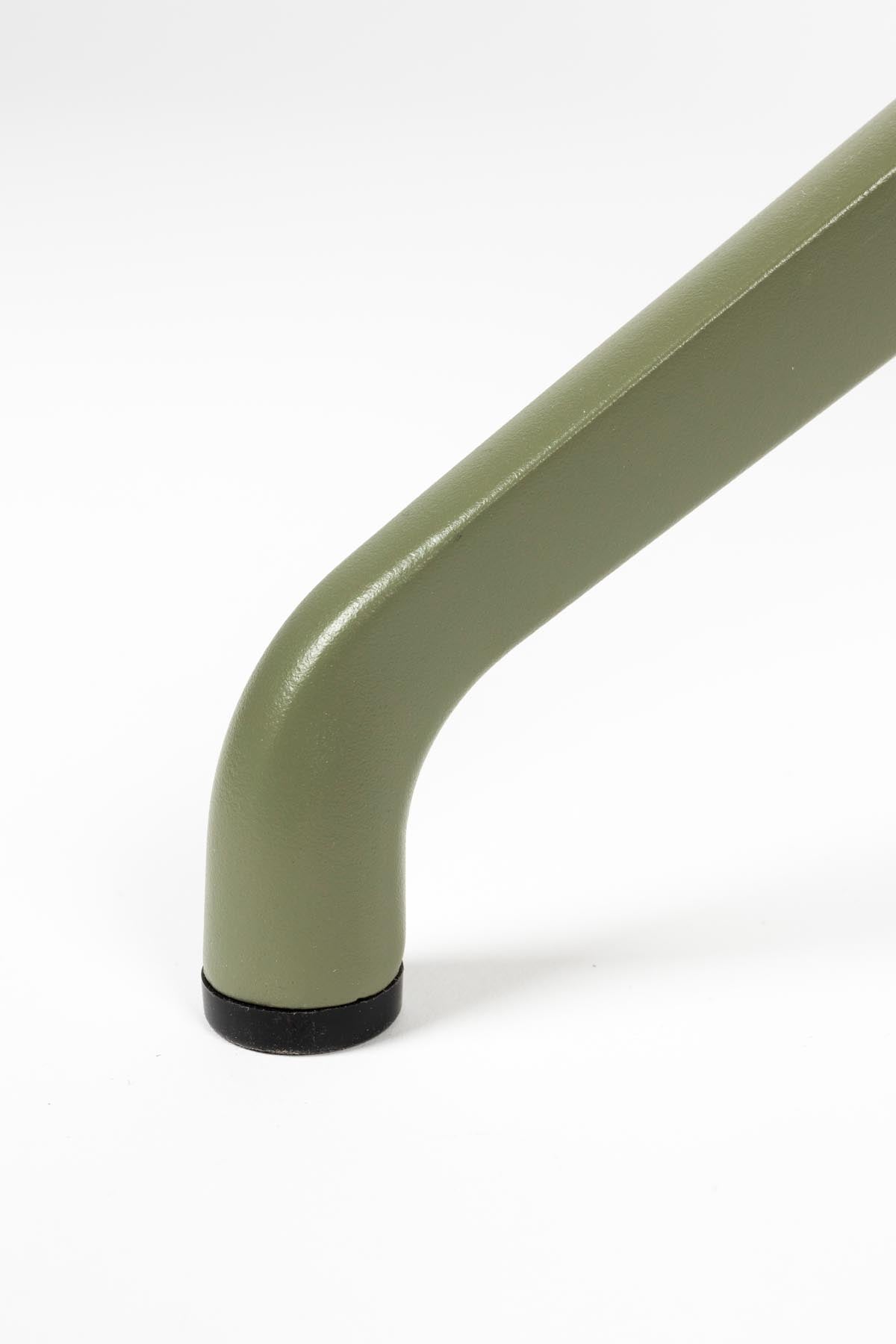 Armlehnstuhl Albert Kuip Swivel in Grün präsentiert im Onlineshop von KAQTU Design AG. Dreh-Schalenstuhl mit Armlehnen ist von Zuiver