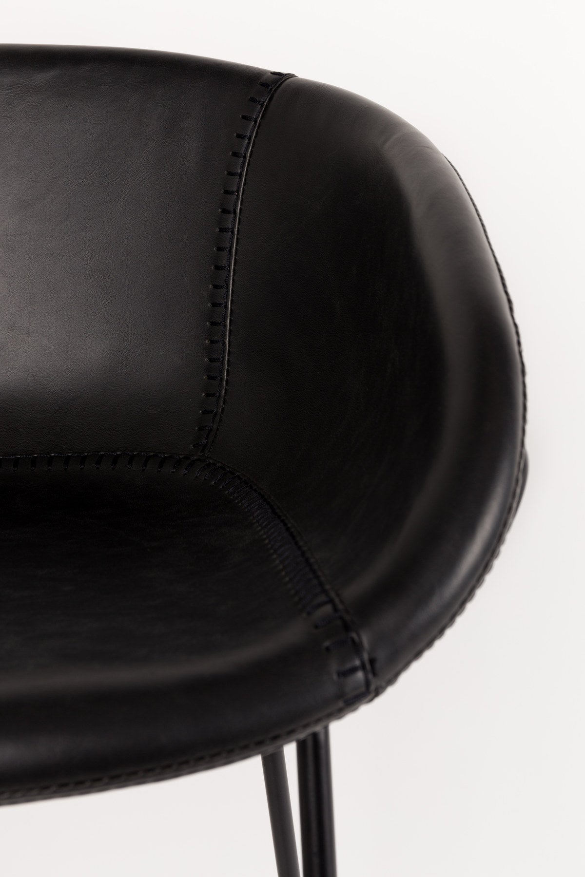 Barstuhl Feston in Schwarz präsentiert im Onlineshop von KAQTU Design AG. Barstuhl ist von Zuiver