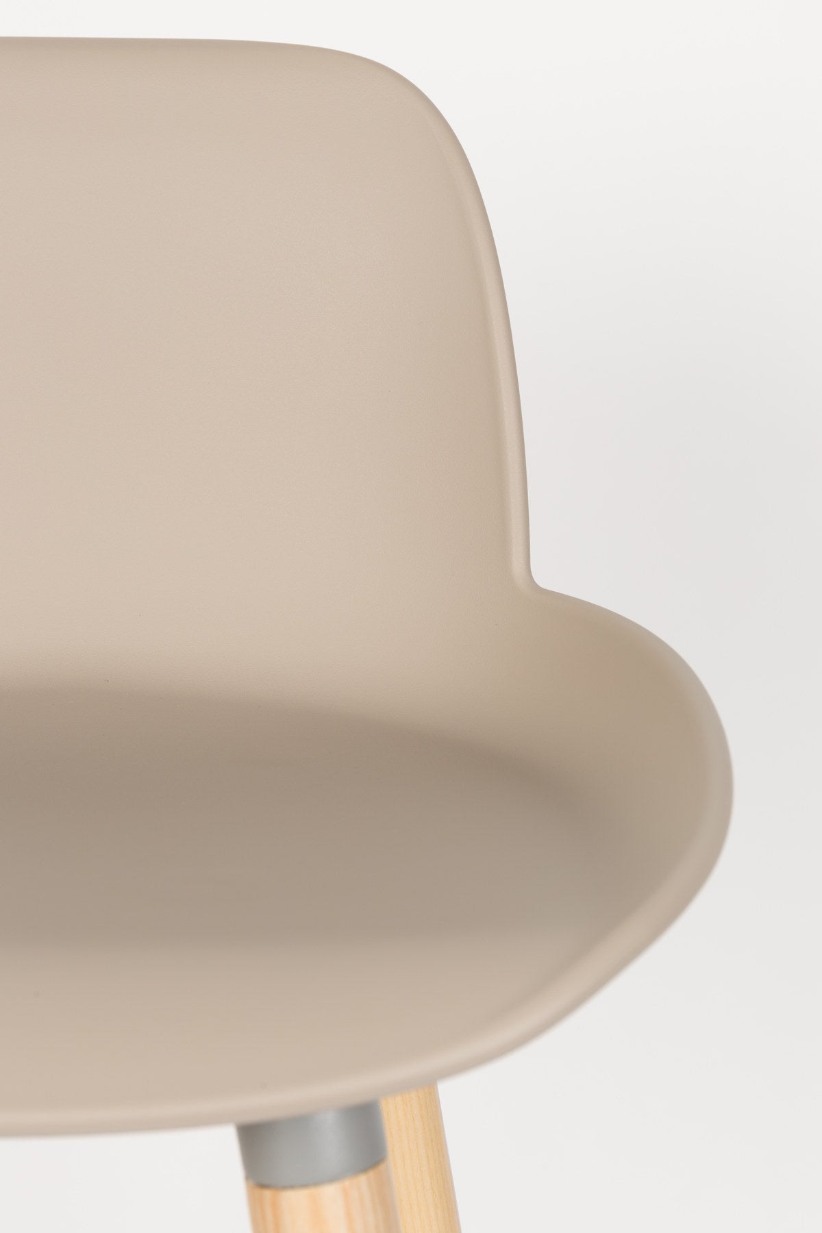 Barstuhl Albert Kuip in Taupe präsentiert im Onlineshop von KAQTU Design AG. Barstuhl ist von Zuiver