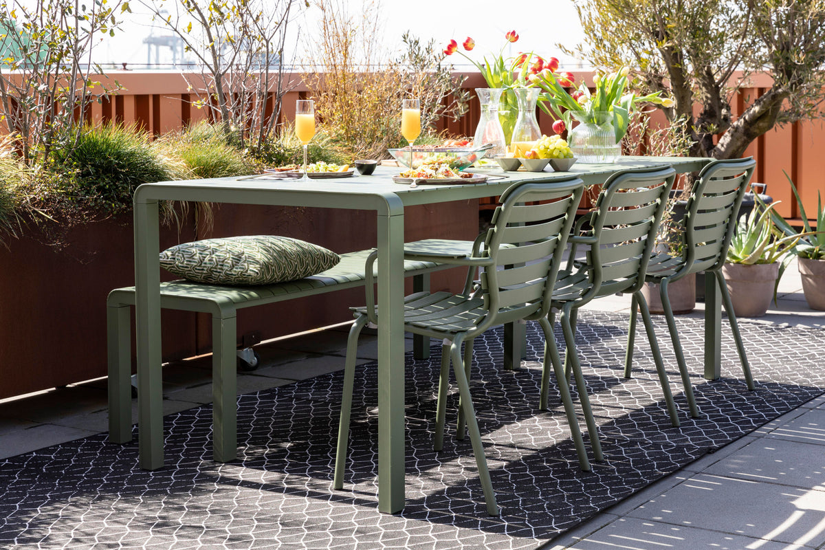 Gartenstuhl Vondel in Grün präsentiert im Onlineshop von KAQTU Design AG. Gartenstuhl ist von Zuiver