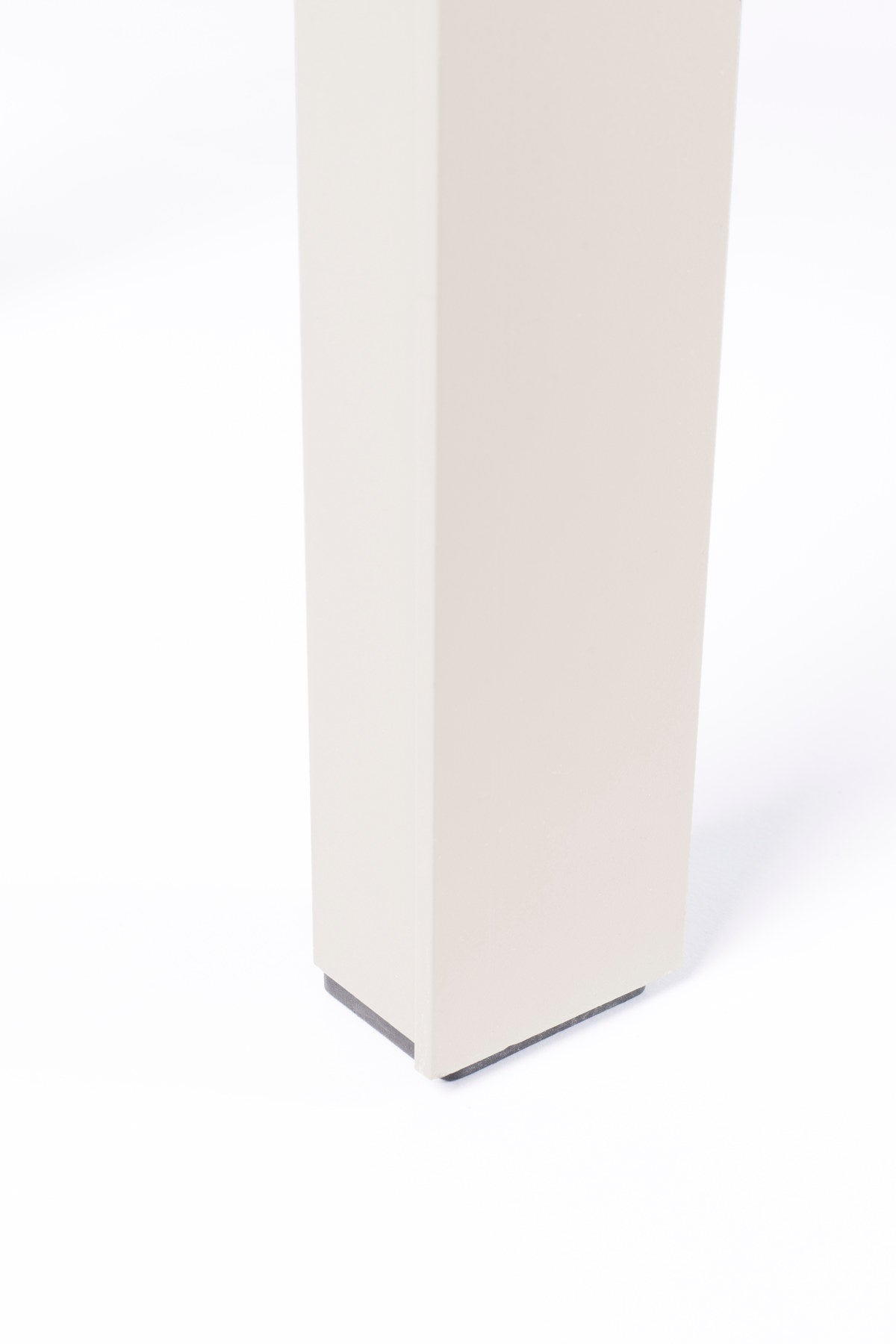 Gartenbank Vondel in Weiss präsentiert im Onlineshop von KAQTU Design AG. Gartenbank ist von Zuiver
